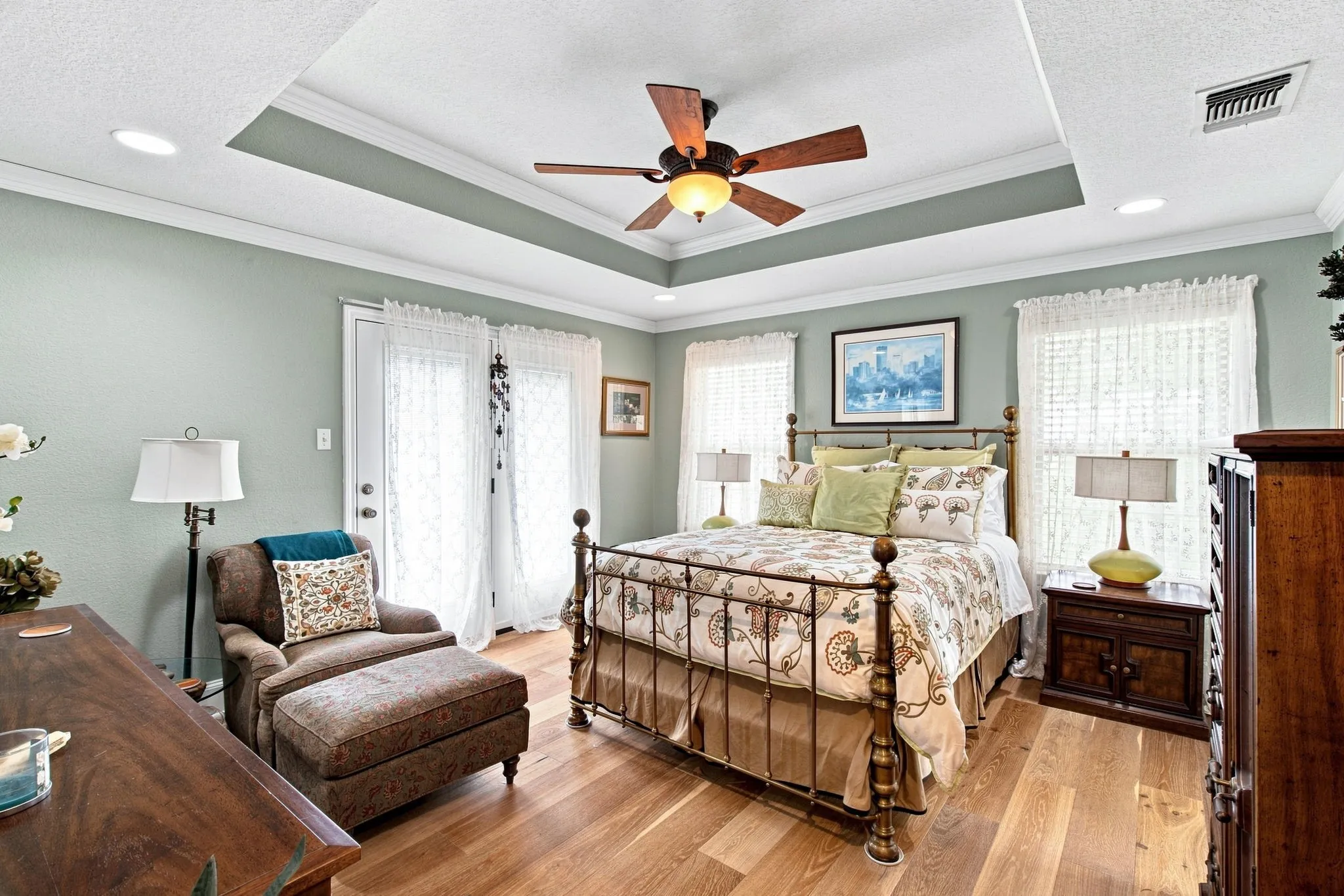 Tray ceiling with recessed lighting and crown molding