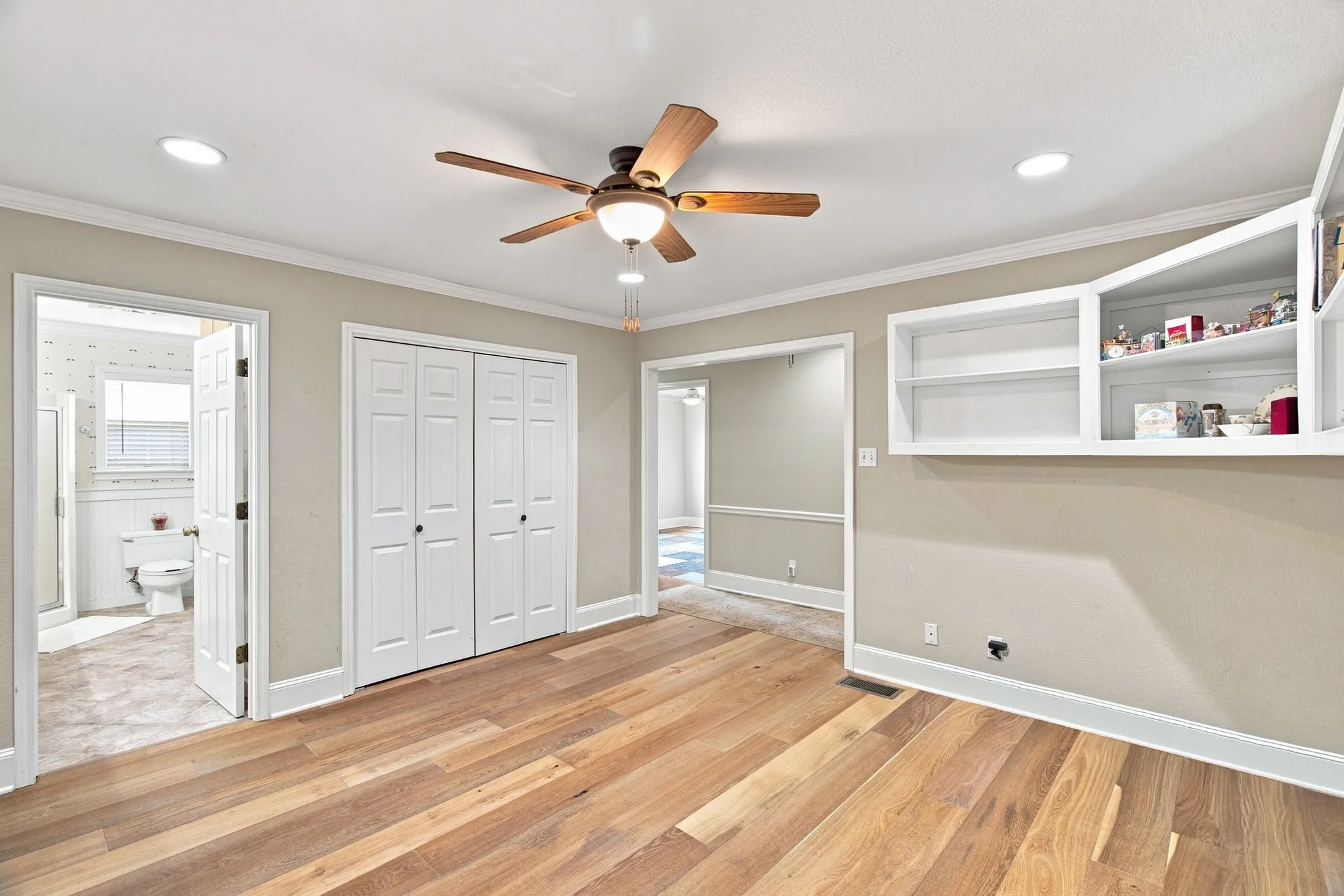 Single Family Residence For Sale in Hood County , 8703 Dunleith Court, Granbury, Texas 76049, 4 Bedroom, 4 Bathroom, 2 Garage spaces, 3,145 Sqft, built in 1983, mls#21369666, Real Estate Agent in Granbury, Homes For Sale in Hood county, Homes For Sale in Granbury, Realtor in Granbury Texas, Real Estate Brokerage Independent Realty Texas, Luminita Cordes Realtor