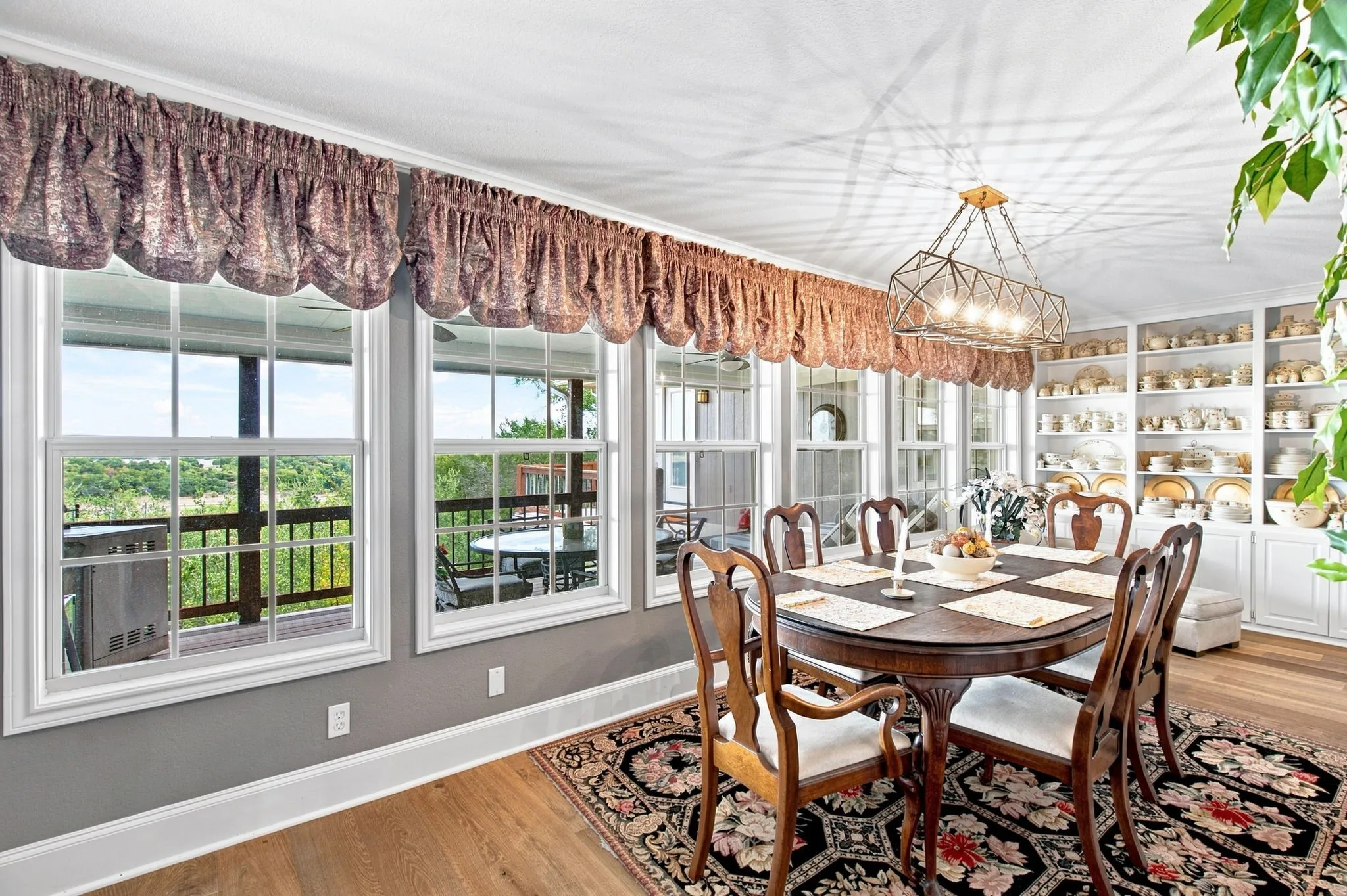 Single Family Residence For Sale in Hood County , 8703 Dunleith Court, Granbury, Texas 76049, 4 Bedroom, 4 Bathroom, 2 Garage spaces, 3,145 Sqft, built in 1983, mls#21369666, Real Estate Agent in Granbury, Homes For Sale in Hood county, Homes For Sale in Granbury, Realtor in Granbury Texas, Real Estate Brokerage Independent Realty Texas, Luminita Cordes Realtor