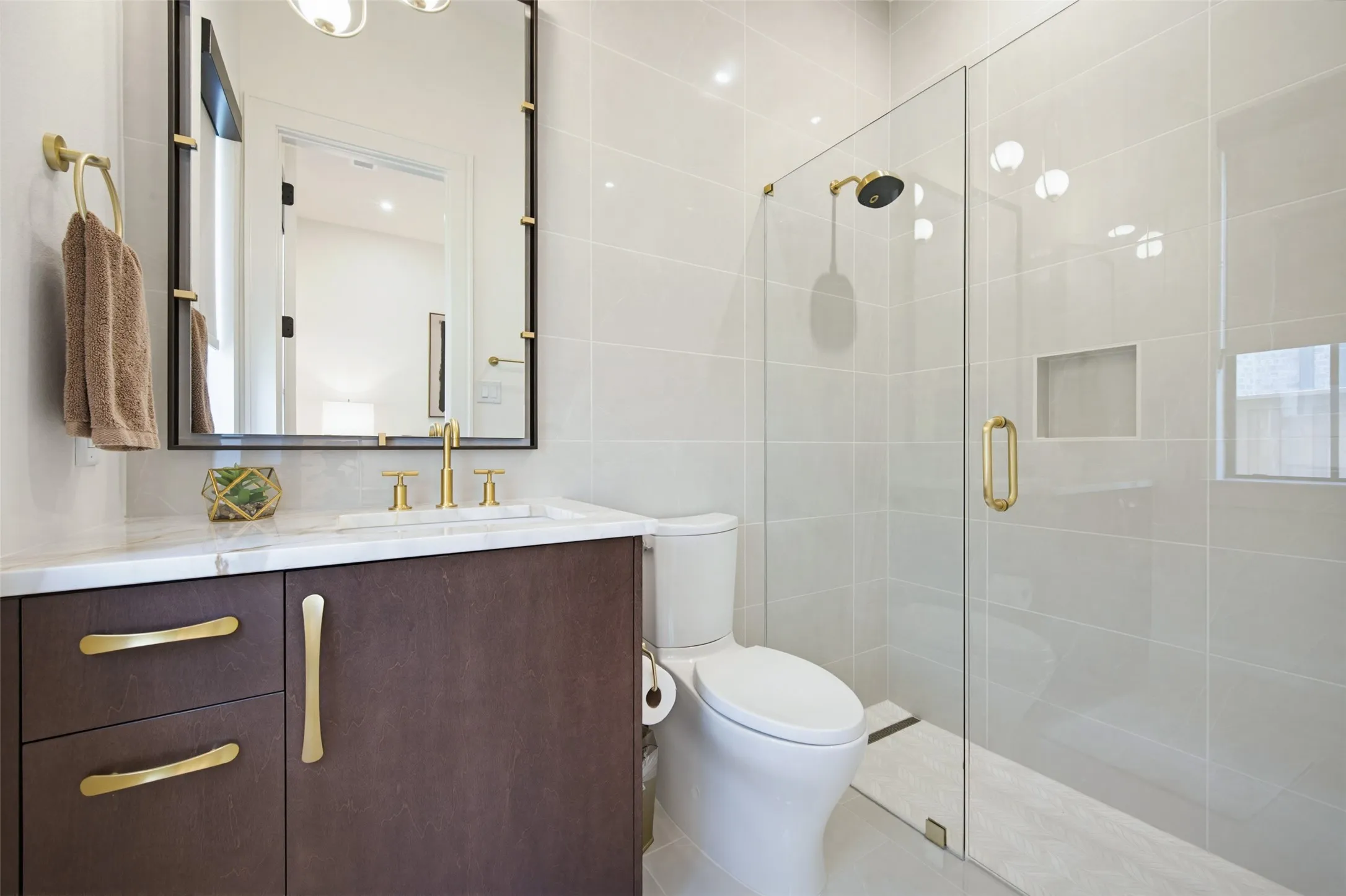 Bedroom #4 ensuite bathroom.
