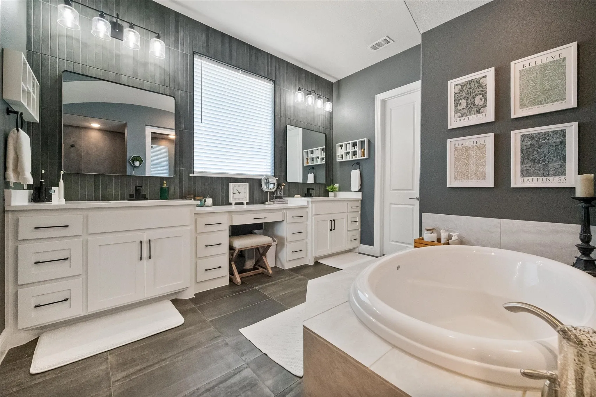 Single Family Residence For Sale in Tarrant County , 7508 Woodwheel Drive, Fort Worth, Texas 76123, 4 Bedroom, 5 Bathroom, 3 Garage spaces, 4,089 Sqft, built in 2020, mls#21373325, Real Estate Agent in Fort Worth, Homes For Sale in Tarrant county, Homes For Sale in Fort Worth, Realtor in Fort Worth Texas, Real Estate Brokerage Independent Realty Texas, Luminita Cordes Realtor