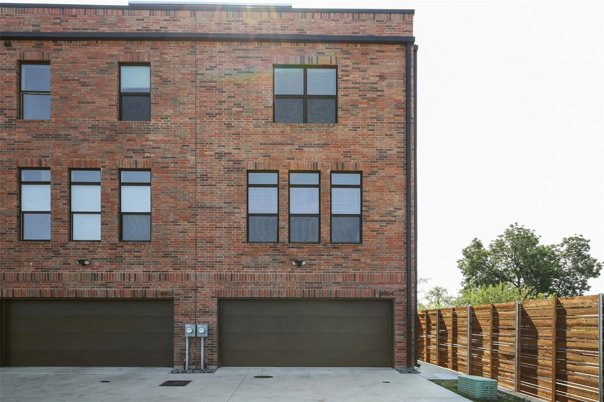Townhouse For Rent in Dallas County , 4904 Lexington Court, Dallas, Texas 75206, 3 Bedroom, 4 Bathroom, 2 Garage spaces, 2,088 Sqft, built in 2019, mls#21375019, Real Estate Agent in Dallas, Homes For Rent in Dallas county, Homes For Rent in Dallas, Realtor in Dallas Texas, Real Estate Brokerage Independent Realty Texas, Luminita Cordes Realtor