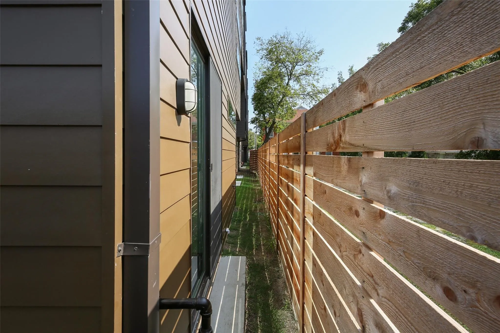 Townhouse For Rent in Dallas County , 4904 Lexington Court, Dallas, Texas 75206, 3 Bedroom, 4 Bathroom, 2 Garage spaces, 2,088 Sqft, built in 2019, mls#21375019, Real Estate Agent in Dallas, Homes For Rent in Dallas county, Homes For Rent in Dallas, Realtor in Dallas Texas, Real Estate Brokerage Independent Realty Texas, Luminita Cordes Realtor