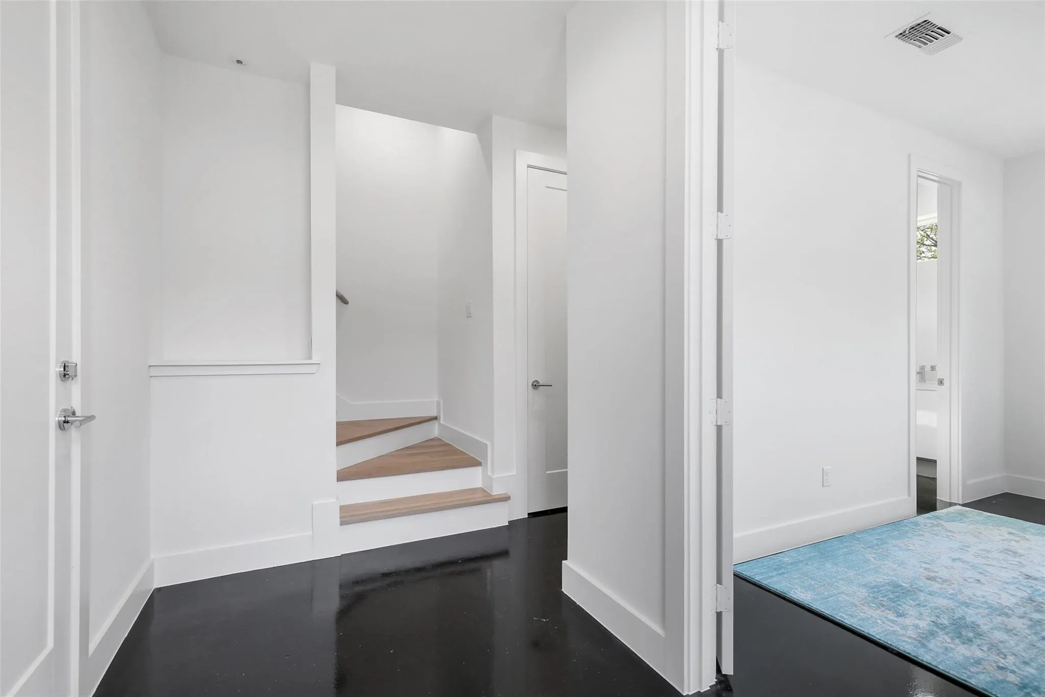 Townhouse For Rent in Dallas County , 4904 Lexington Court, Dallas, Texas 75206, 3 Bedroom, 4 Bathroom, 2 Garage spaces, 2,088 Sqft, built in 2019, mls#21375019, Real Estate Agent in Dallas, Homes For Rent in Dallas county, Homes For Rent in Dallas, Realtor in Dallas Texas, Real Estate Brokerage Independent Realty Texas, Luminita Cordes Realtor