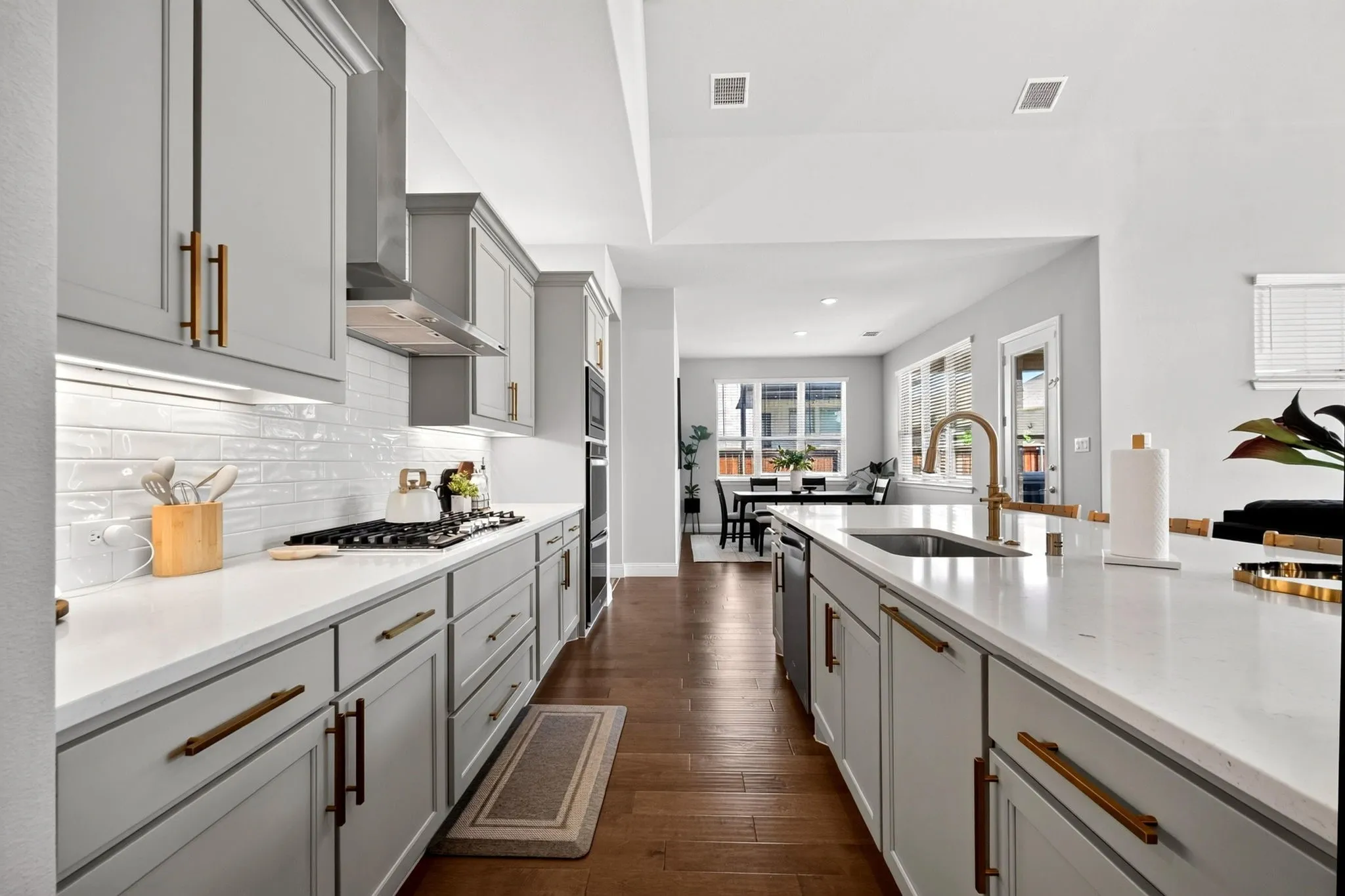 Single Family Residence For Sale in Collin County , 7503 Switchgrass Road, Frisco, Texas 75033, 5 Bedroom, 4 Bathroom, 3 Garage spaces, 4,101 Sqft, built in 2021, mls#21371161, Real Estate Agent in Frisco, Homes For Sale in Collin county, Homes For Sale in Frisco, Realtor in Frisco Texas, Real Estate Brokerage Independent Realty Texas, Luminita Cordes Realtor