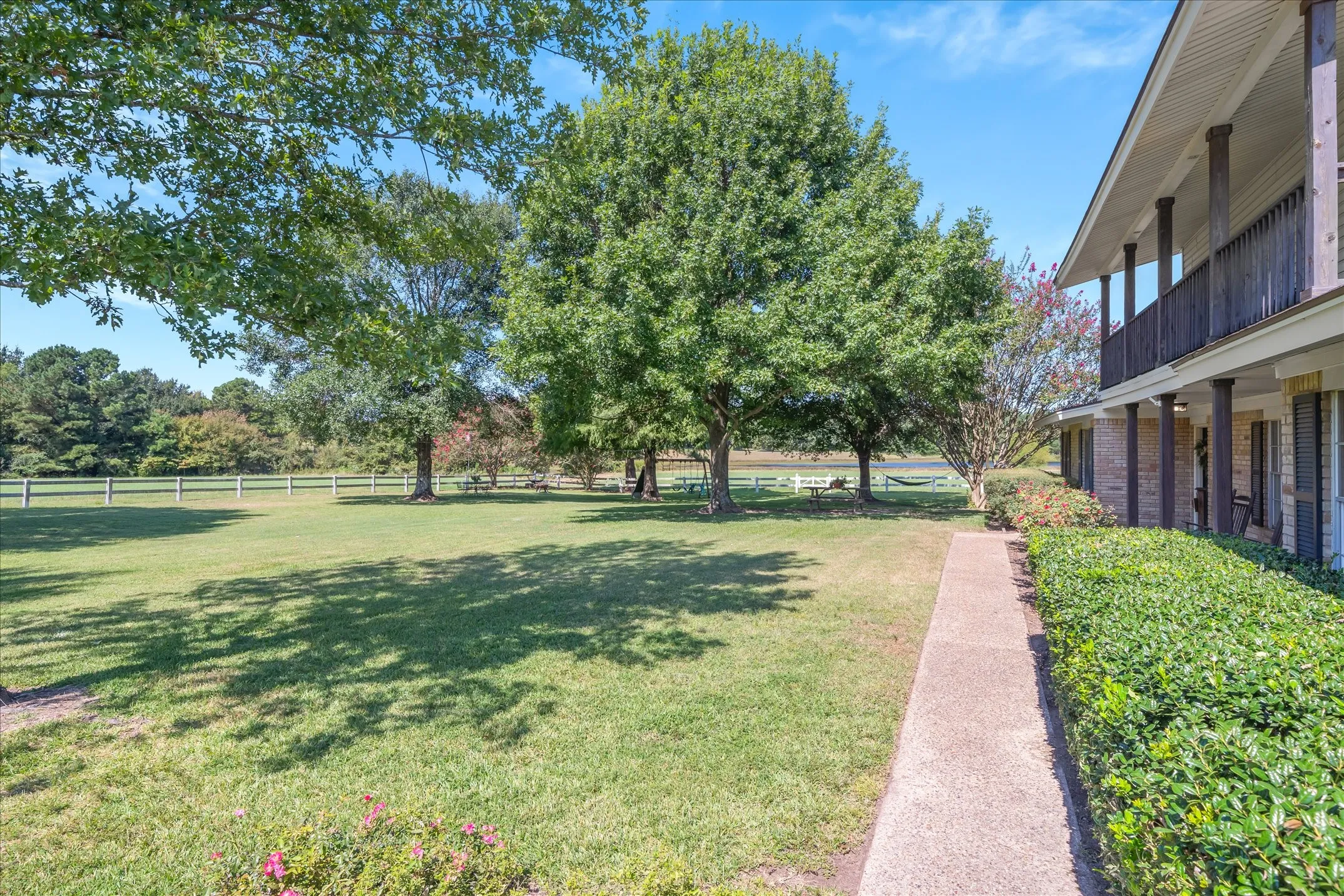 Single Family Residence For Sale in Van Zandt County , 893 Vz County Road 4203, Canton, Texas 75103, 3 Bedroom, 2 Bathroom, 2 Garage spaces, 2,545 Sqft, built in 1979, mls#21375027, Real Estate Agent in Canton, Homes For Sale in Van Zandt county, Homes For Sale in Canton, Realtor in Canton Texas, Real Estate Brokerage Independent Realty Texas, Luminita Cordes Realtor