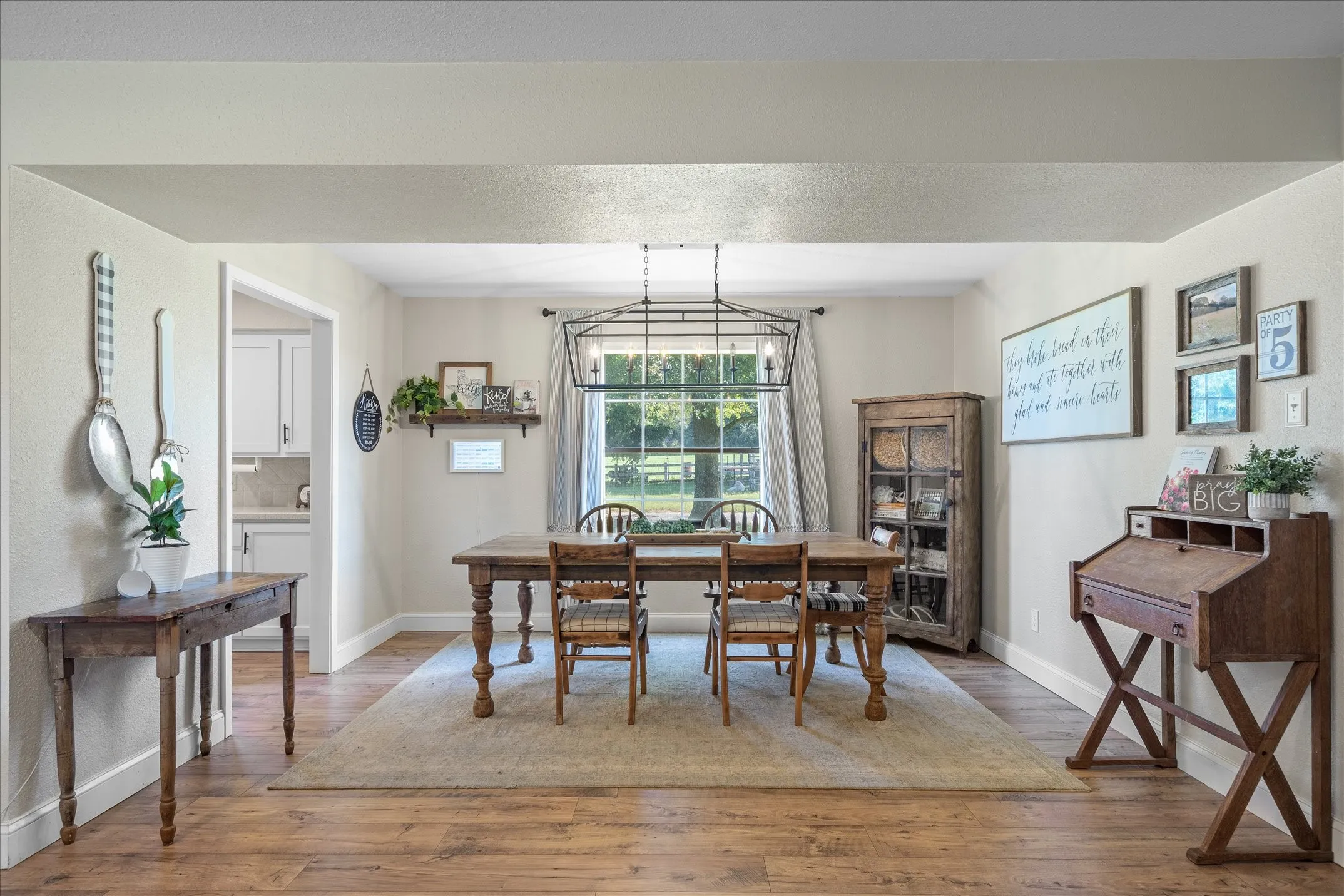 Single Family Residence For Sale in Van Zandt County , 893 Vz County Road 4203, Canton, Texas 75103, 3 Bedroom, 2 Bathroom, 2 Garage spaces, 2,545 Sqft, built in 1979, mls#21375027, Real Estate Agent in Canton, Homes For Sale in Van Zandt county, Homes For Sale in Canton, Realtor in Canton Texas, Real Estate Brokerage Independent Realty Texas, Luminita Cordes Realtor