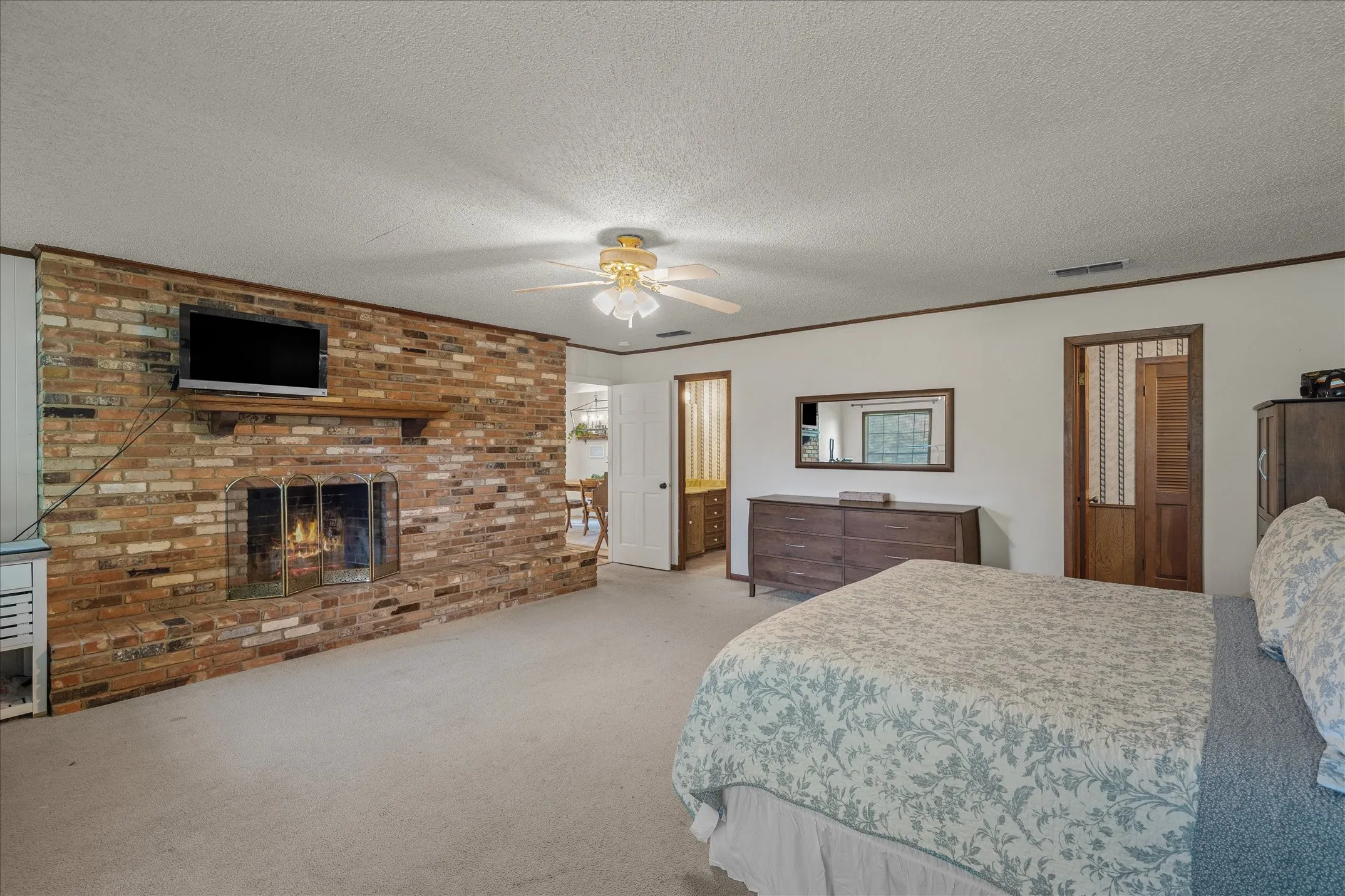 Single Family Residence For Sale in Van Zandt County , 893 Vz County Road 4203, Canton, Texas 75103, 3 Bedroom, 2 Bathroom, 2 Garage spaces, 2,545 Sqft, built in 1979, mls#21375027, Real Estate Agent in Canton, Homes For Sale in Van Zandt county, Homes For Sale in Canton, Realtor in Canton Texas, Real Estate Brokerage Independent Realty Texas, Luminita Cordes Realtor