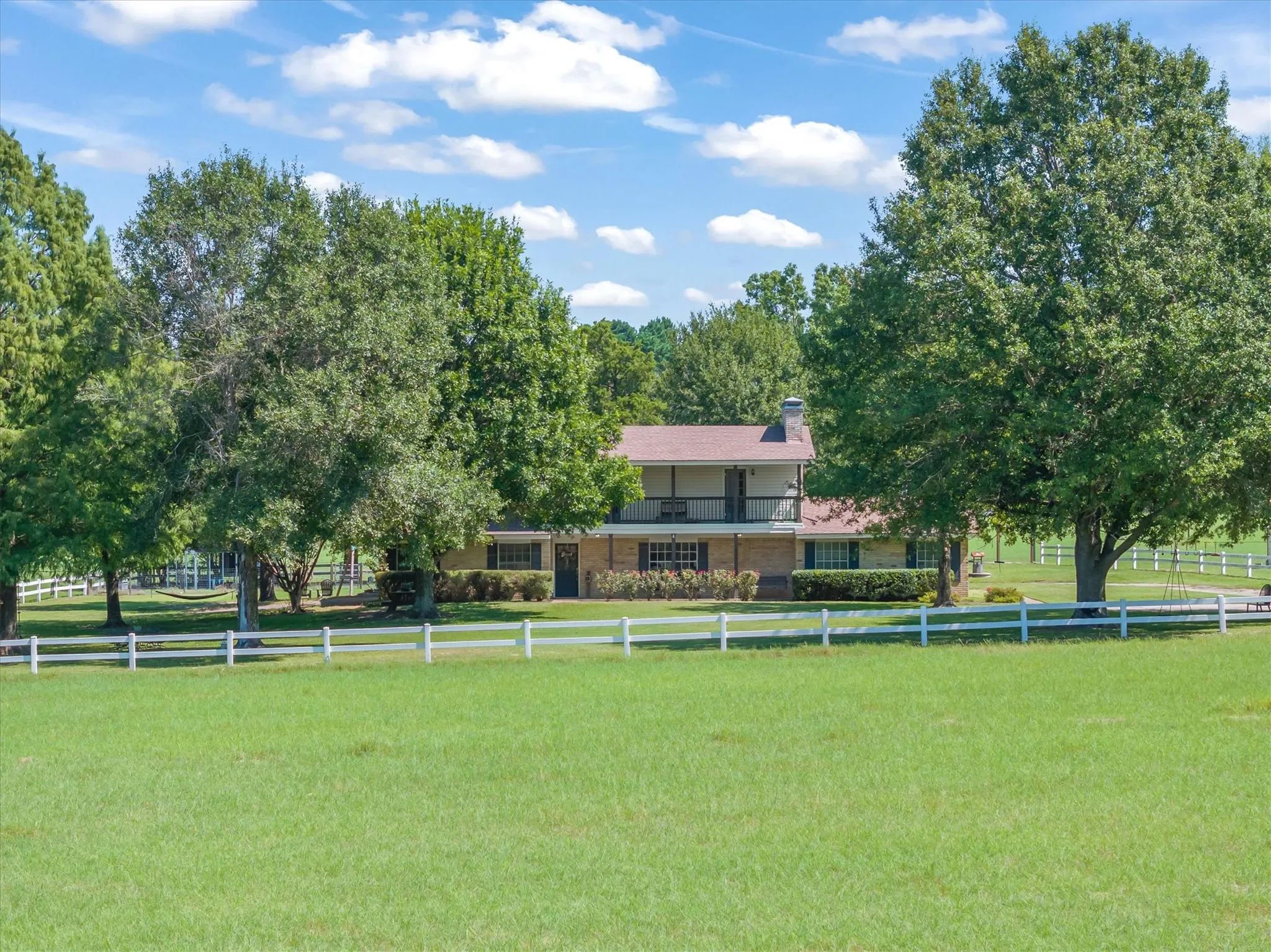 Single Family Residence For Sale in Van Zandt County , 893 Vz County Road 4203, Canton, Texas 75103, 3 Bedroom, 2 Bathroom, 2 Garage spaces, 2,545 Sqft, built in 1979, mls#21375027, Real Estate Agent in Canton, Homes For Sale in Van Zandt county, Homes For Sale in Canton, Realtor in Canton Texas, Real Estate Brokerage Independent Realty Texas, Luminita Cordes Realtor