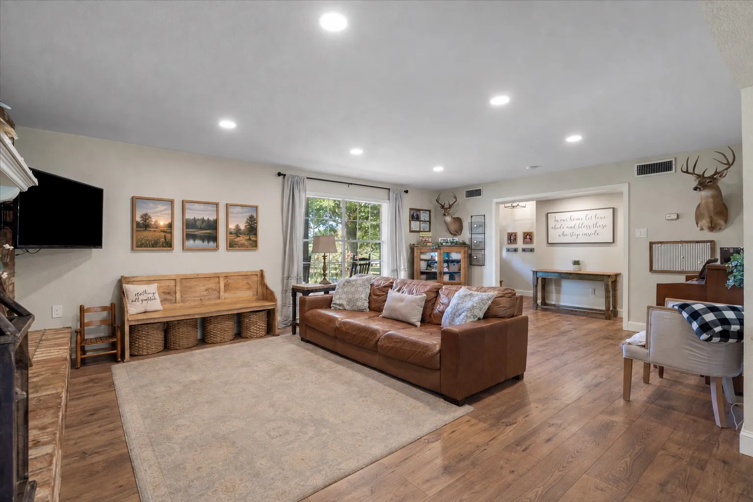 Single Family Residence For Sale in Van Zandt County , 893 Vz County Road 4203, Canton, Texas 75103, 3 Bedroom, 2 Bathroom, 2 Garage spaces, 2,545 Sqft, built in 1979, mls#21375027, Real Estate Agent in Canton, Homes For Sale in Van Zandt county, Homes For Sale in Canton, Realtor in Canton Texas, Real Estate Brokerage Independent Realty Texas, Luminita Cordes Realtor