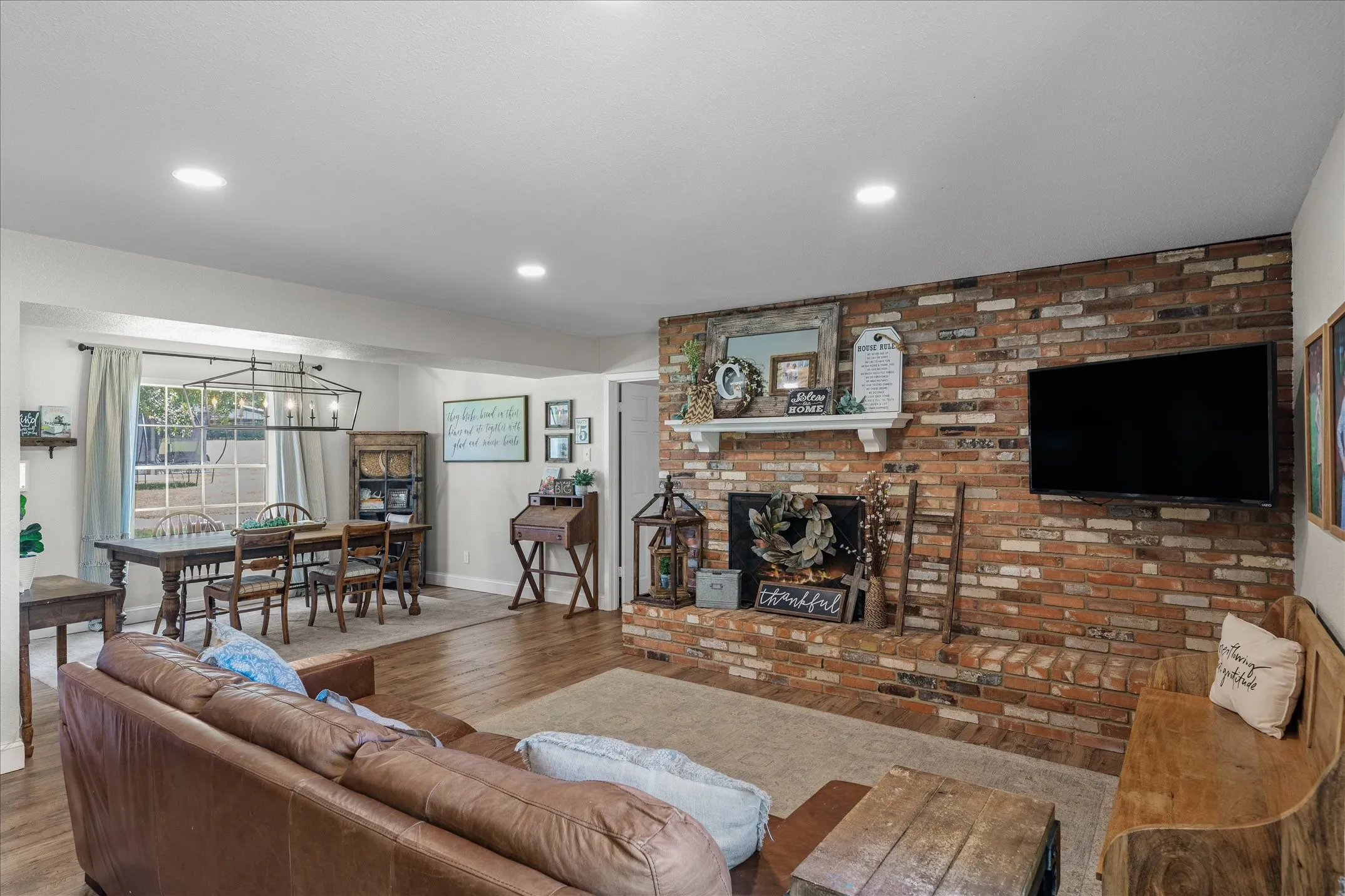 Single Family Residence For Sale in Van Zandt County , 893 Vz County Road 4203, Canton, Texas 75103, 3 Bedroom, 2 Bathroom, 2 Garage spaces, 2,545 Sqft, built in 1979, mls#21375027, Real Estate Agent in Canton, Homes For Sale in Van Zandt county, Homes For Sale in Canton, Realtor in Canton Texas, Real Estate Brokerage Independent Realty Texas, Luminita Cordes Realtor