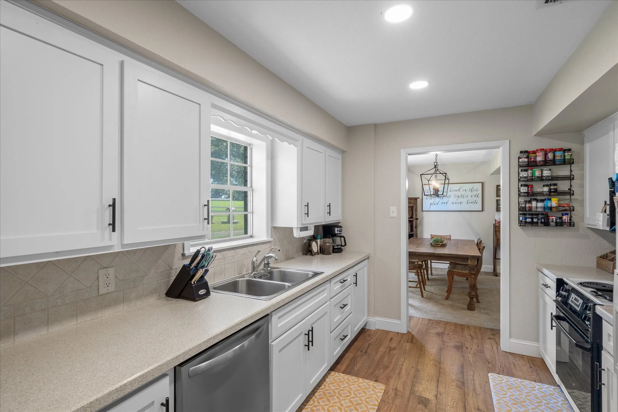 Single Family Residence For Sale in Van Zandt County , 893 Vz County Road 4203, Canton, Texas 75103, 3 Bedroom, 2 Bathroom, 2 Garage spaces, 2,545 Sqft, built in 1979, mls#21375027, Real Estate Agent in Canton, Homes For Sale in Van Zandt county, Homes For Sale in Canton, Realtor in Canton Texas, Real Estate Brokerage Independent Realty Texas, Luminita Cordes Realtor