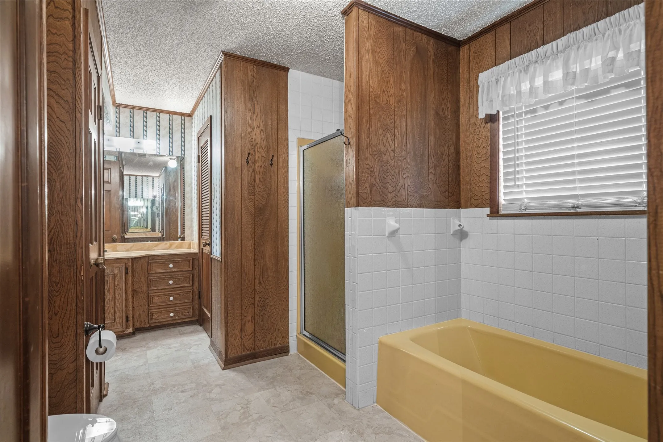 Single Family Residence For Sale in Van Zandt County , 893 Vz County Road 4203, Canton, Texas 75103, 3 Bedroom, 2 Bathroom, 2 Garage spaces, 2,545 Sqft, built in 1979, mls#21375027, Real Estate Agent in Canton, Homes For Sale in Van Zandt county, Homes For Sale in Canton, Realtor in Canton Texas, Real Estate Brokerage Independent Realty Texas, Luminita Cordes Realtor