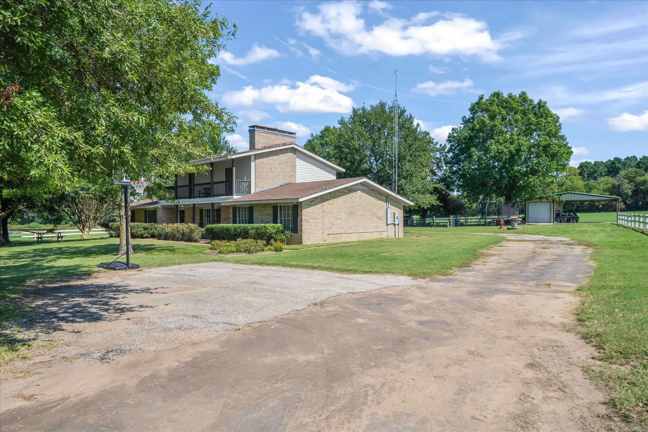 Single Family Residence For Sale in Van Zandt County , 893 Vz County Road 4203, Canton, Texas 75103, 3 Bedroom, 2 Bathroom, 2 Garage spaces, 2,545 Sqft, built in 1979, mls#21375027, Real Estate Agent in Canton, Homes For Sale in Van Zandt county, Homes For Sale in Canton, Realtor in Canton Texas, Real Estate Brokerage Independent Realty Texas, Luminita Cordes Realtor