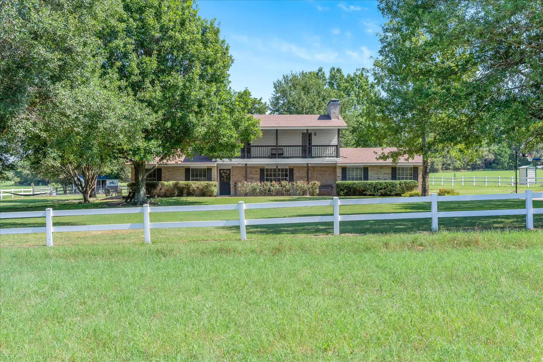 Single Family Residence For Sale in Van Zandt County , 893 Vz County Road 4203, Canton, Texas 75103, 3 Bedroom, 2 Bathroom, 2 Garage spaces, 2,545 Sqft, built in 1979, mls#21375027, Real Estate Agent in Canton, Homes For Sale in Van Zandt county, Homes For Sale in Canton, Realtor in Canton Texas, Real Estate Brokerage Independent Realty Texas, Luminita Cordes Realtor