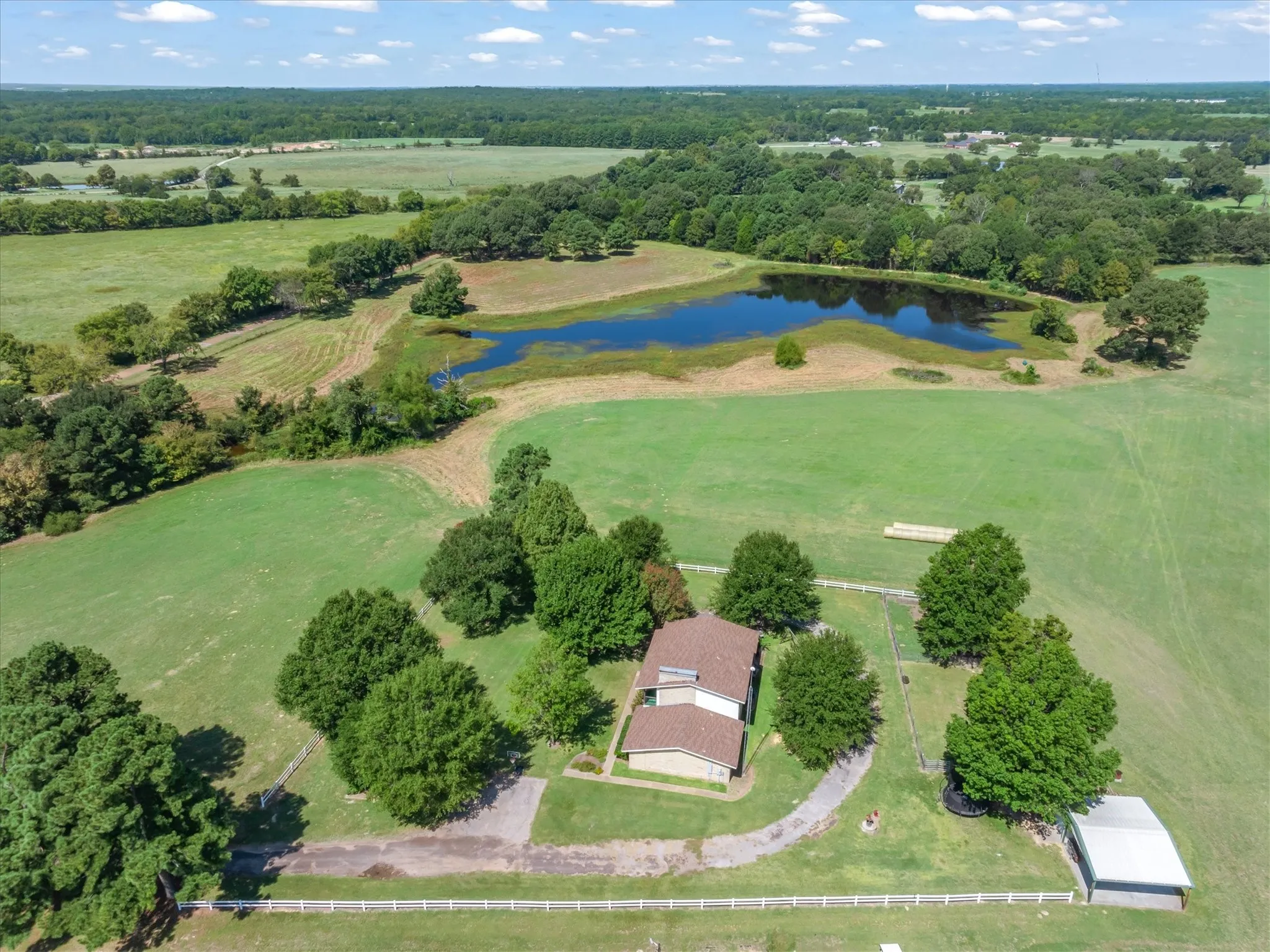 Single Family Residence For Sale in Van Zandt County , 893 Vz County Road 4203, Canton, Texas 75103, 3 Bedroom, 2 Bathroom, 2 Garage spaces, 2,545 Sqft, built in 1979, mls#21375027, Real Estate Agent in Canton, Homes For Sale in Van Zandt county, Homes For Sale in Canton, Realtor in Canton Texas, Real Estate Brokerage Independent Realty Texas, Luminita Cordes Realtor
