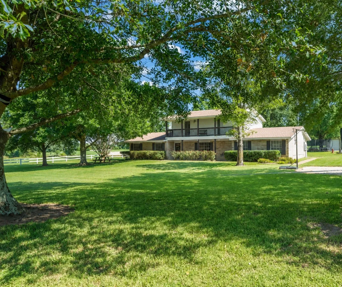 Single Family Residence For Sale in Van Zandt County , 893 Vz County Road 4203, Canton, Texas 75103, 3 Bedroom, 2 Bathroom, 2 Garage spaces, 2,545 Sqft, built in 1979, mls#21375027, Real Estate Agent in Canton, Homes For Sale in Van Zandt county, Homes For Sale in Canton, Realtor in Canton Texas, Real Estate Brokerage Independent Realty Texas, Luminita Cordes Realtor