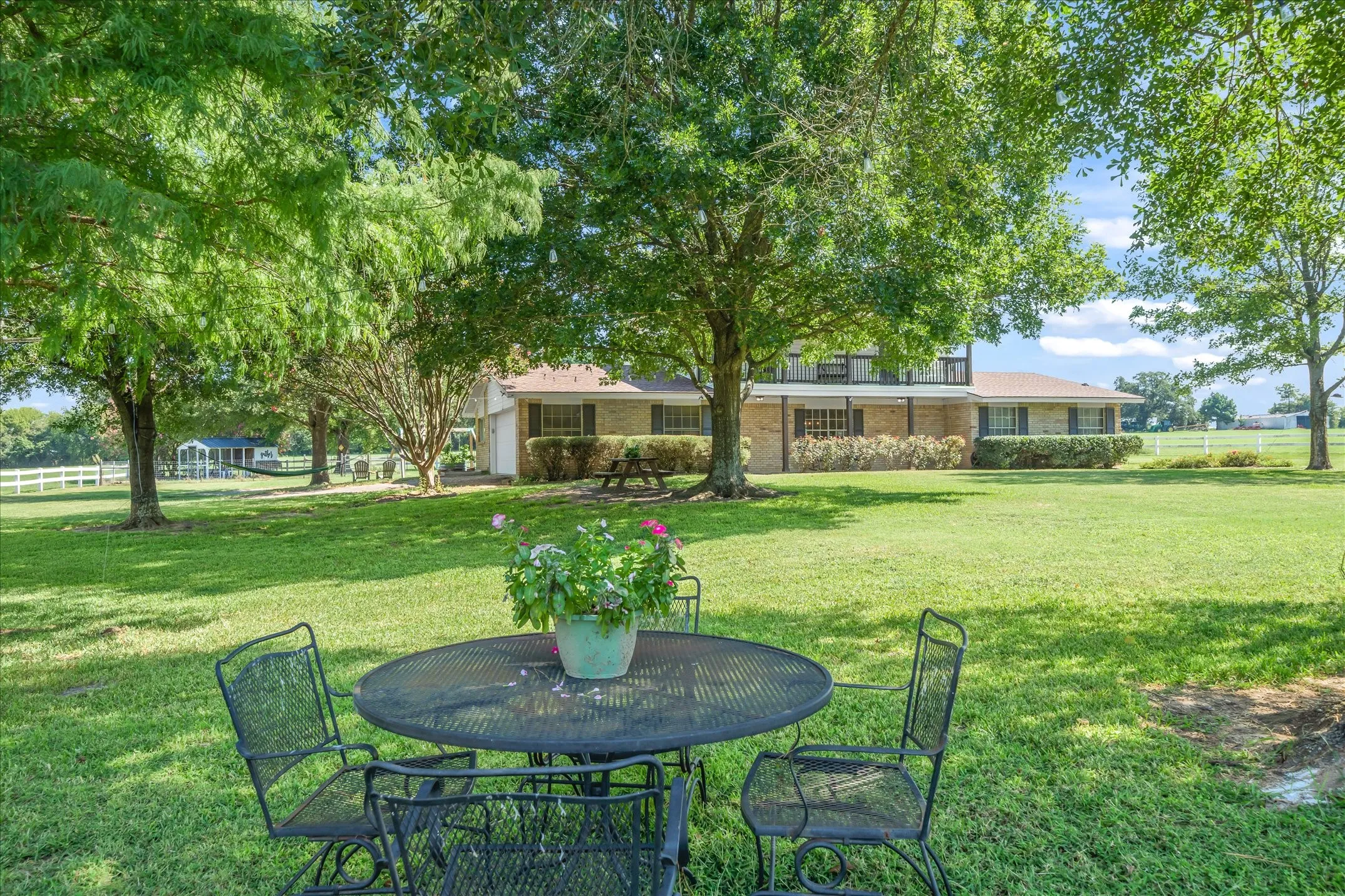 Single Family Residence For Sale in Van Zandt County , 893 Vz County Road 4203, Canton, Texas 75103, 3 Bedroom, 2 Bathroom, 2 Garage spaces, 2,545 Sqft, built in 1979, mls#21375027, Real Estate Agent in Canton, Homes For Sale in Van Zandt county, Homes For Sale in Canton, Realtor in Canton Texas, Real Estate Brokerage Independent Realty Texas, Luminita Cordes Realtor
