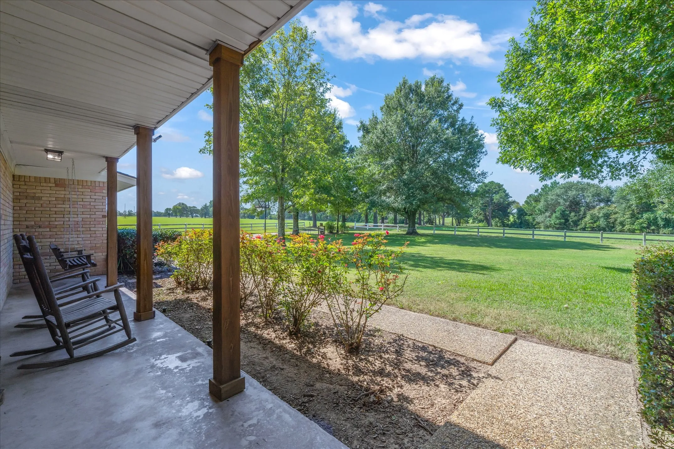 Single Family Residence For Sale in Van Zandt County , 893 Vz County Road 4203, Canton, Texas 75103, 3 Bedroom, 2 Bathroom, 2 Garage spaces, 2,545 Sqft, built in 1979, mls#21375027, Real Estate Agent in Canton, Homes For Sale in Van Zandt county, Homes For Sale in Canton, Realtor in Canton Texas, Real Estate Brokerage Independent Realty Texas, Luminita Cordes Realtor