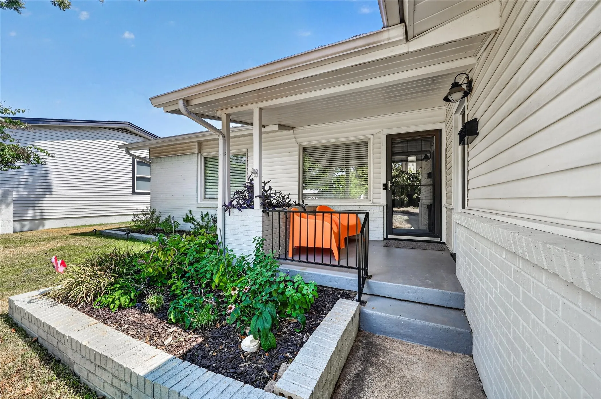 Adorable front porch