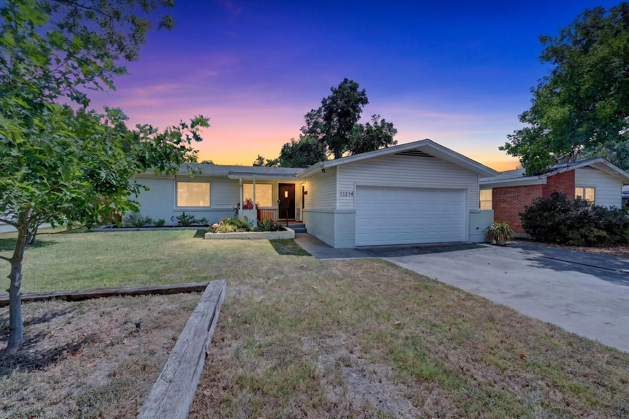 Single Family Residence For Sale in Dallas County , 11214 Sinclair Avenue, Dallas, Texas 75218, 3 Bedroom, 2 Bathroom, 1 Garage spaces, 1,476 Sqft, built in 1955, mls#21374552, Real Estate Agent in Dallas, Homes For Sale in Dallas county, Homes For Sale in Dallas, Realtor in Dallas Texas, Real Estate Brokerage Independent Realty Texas, Luminita Cordes Realtor