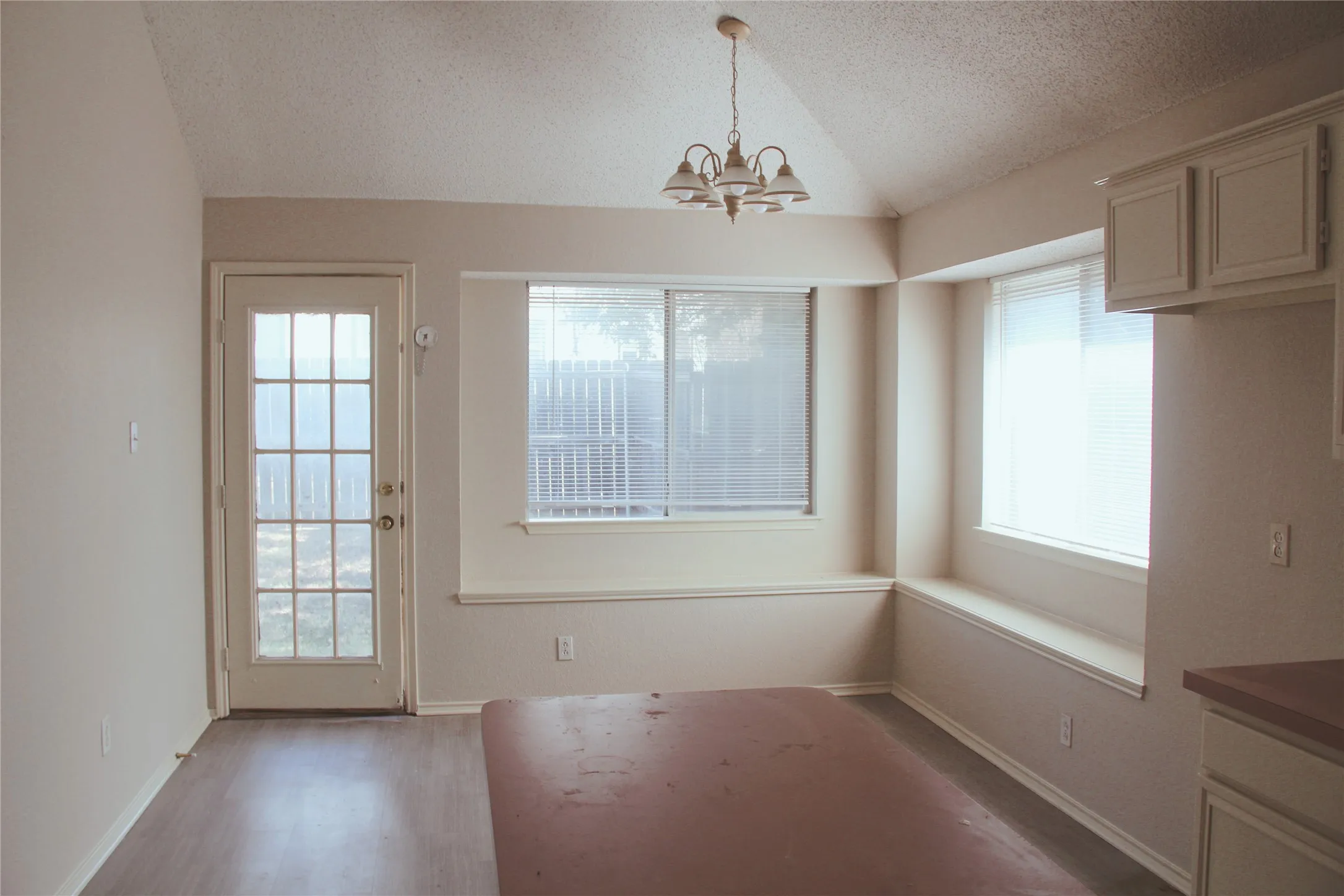 Single Family Residence For Rent in Tarrant County , 8140 Heritage Place Drive, Fort Worth, Texas 76137, 3 Bedroom, 2 Bathroom, 2 Garage spaces, 1,604 Sqft, built in 1995, mls#21374978, Real Estate Agent in Fort Worth, Homes For Rent in Tarrant county, Homes For Rent in Fort Worth, Realtor in Fort Worth Texas, Real Estate Brokerage Independent Realty Texas, Luminita Cordes Realtor