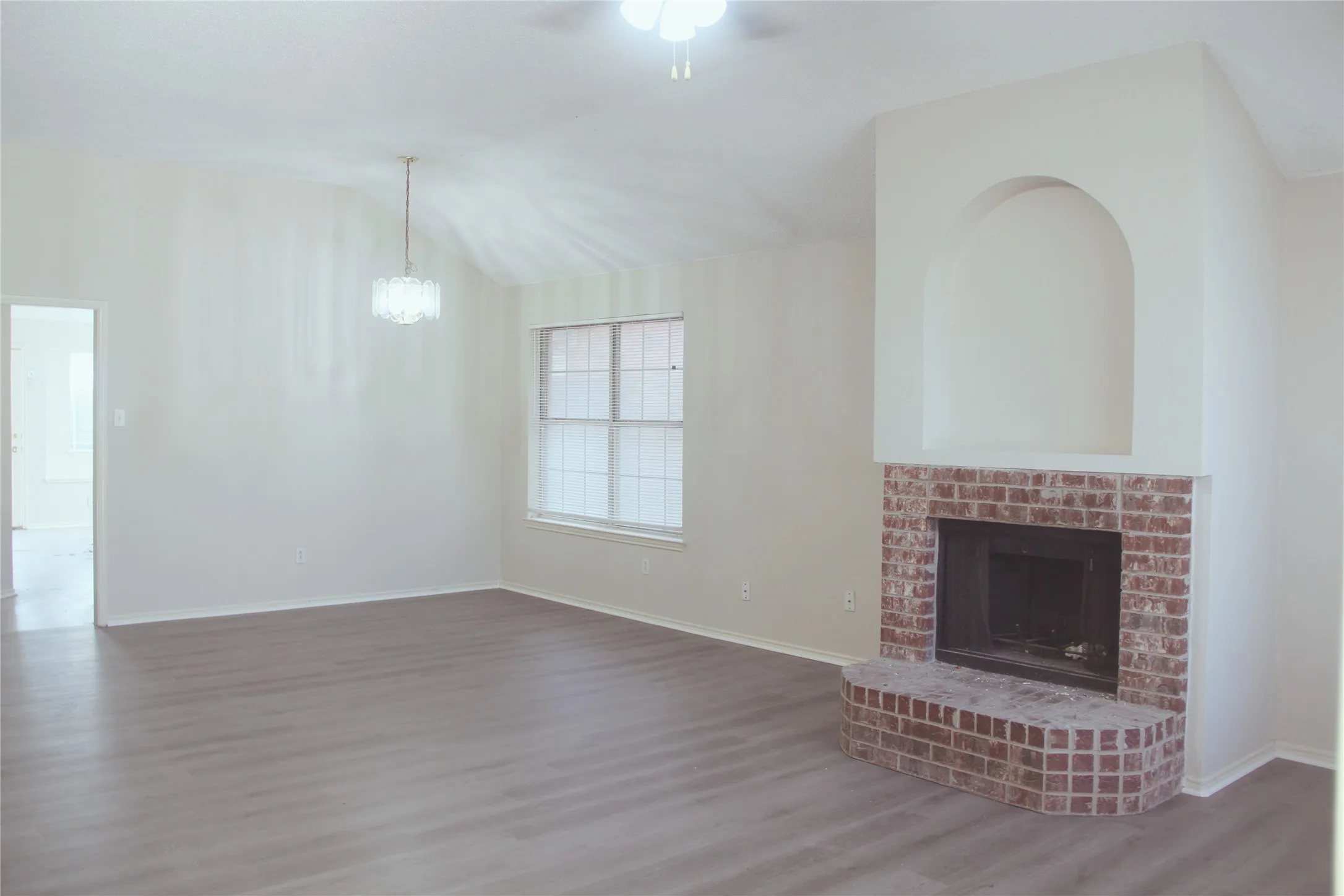 Single Family Residence For Rent in Tarrant County , 8140 Heritage Place Drive, Fort Worth, Texas 76137, 3 Bedroom, 2 Bathroom, 2 Garage spaces, 1,604 Sqft, built in 1995, mls#21374978, Real Estate Agent in Fort Worth, Homes For Rent in Tarrant county, Homes For Rent in Fort Worth, Realtor in Fort Worth Texas, Real Estate Brokerage Independent Realty Texas, Luminita Cordes Realtor
