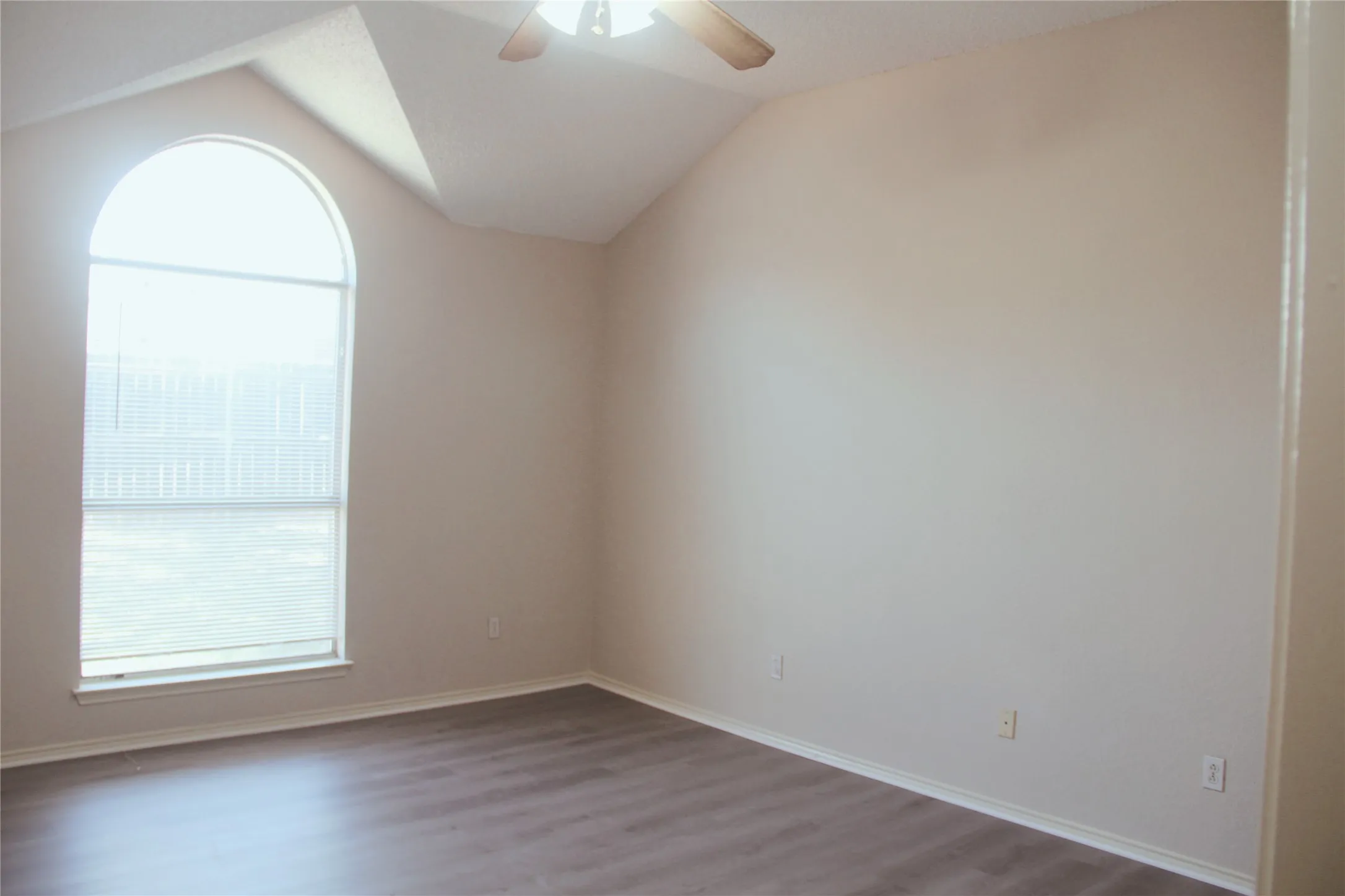 Single Family Residence For Rent in Tarrant County , 8140 Heritage Place Drive, Fort Worth, Texas 76137, 3 Bedroom, 2 Bathroom, 2 Garage spaces, 1,604 Sqft, built in 1995, mls#21374978, Real Estate Agent in Fort Worth, Homes For Rent in Tarrant county, Homes For Rent in Fort Worth, Realtor in Fort Worth Texas, Real Estate Brokerage Independent Realty Texas, Luminita Cordes Realtor