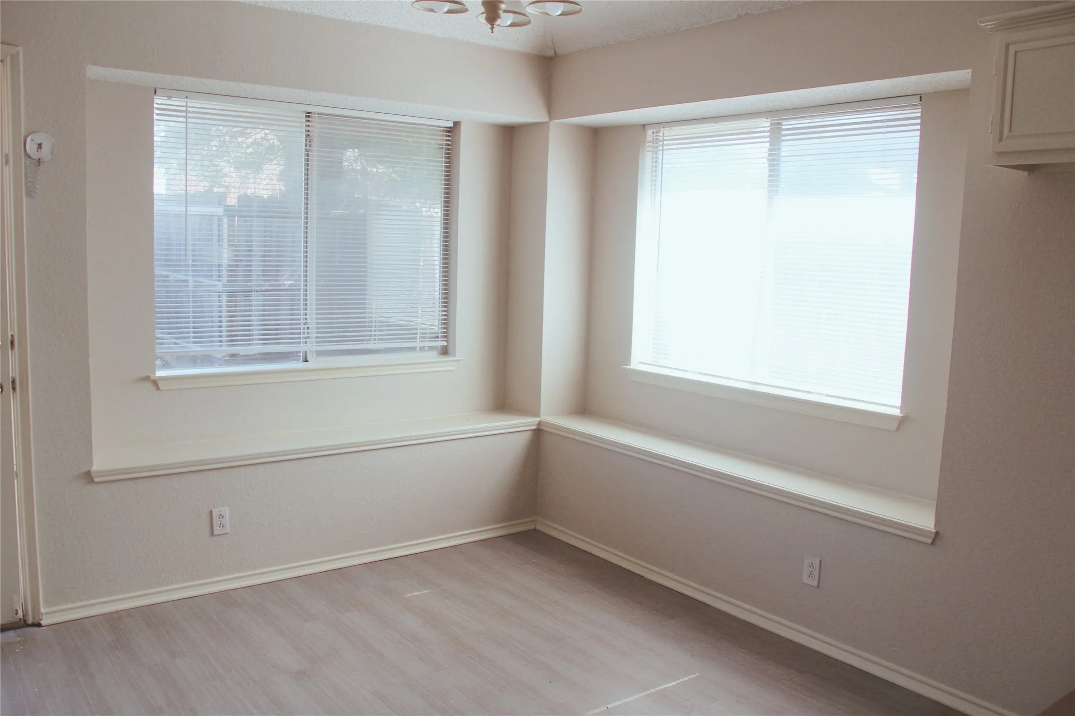 Single Family Residence For Rent in Tarrant County , 8140 Heritage Place Drive, Fort Worth, Texas 76137, 3 Bedroom, 2 Bathroom, 2 Garage spaces, 1,604 Sqft, built in 1995, mls#21374978, Real Estate Agent in Fort Worth, Homes For Rent in Tarrant county, Homes For Rent in Fort Worth, Realtor in Fort Worth Texas, Real Estate Brokerage Independent Realty Texas, Luminita Cordes Realtor
