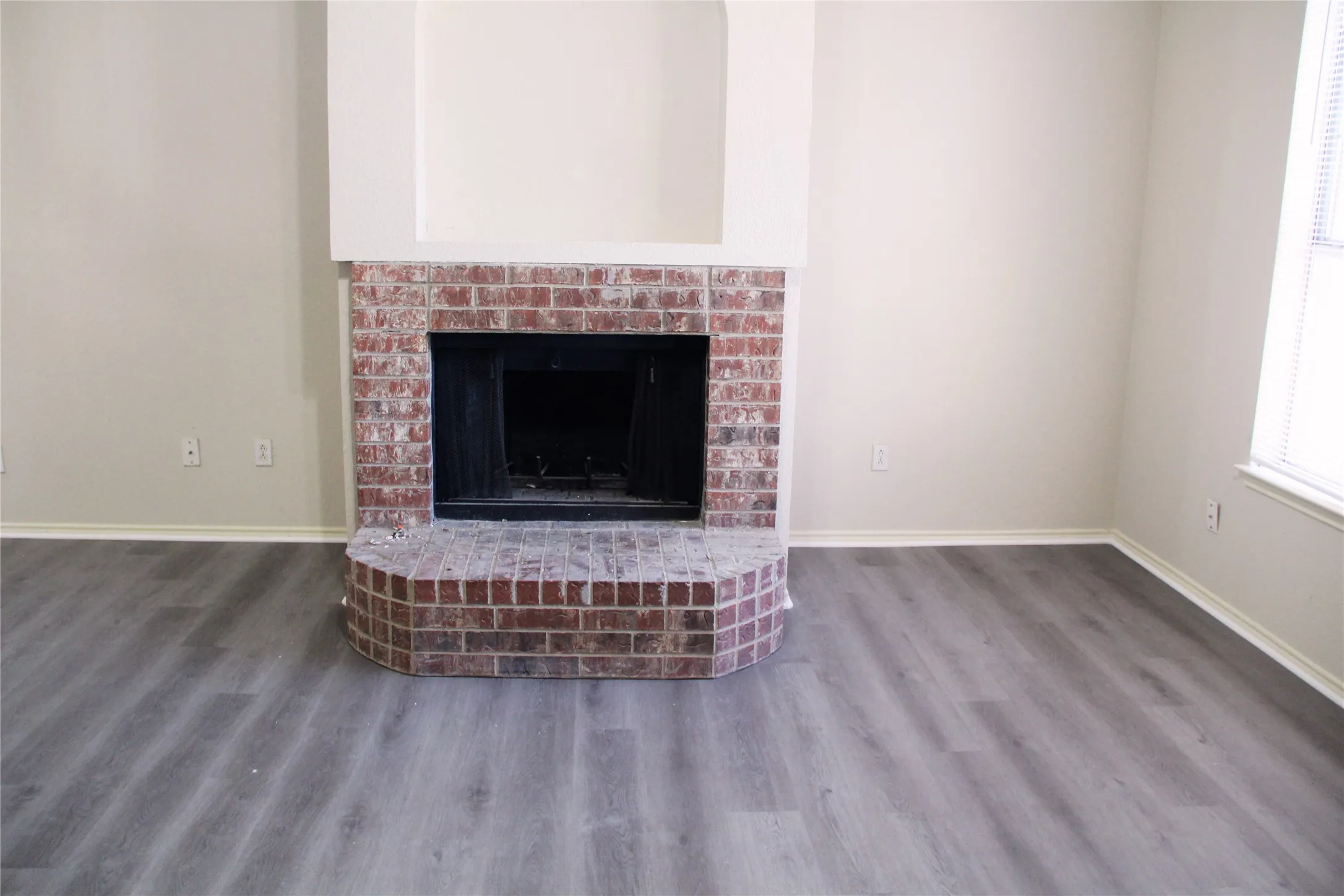 Single Family Residence For Rent in Tarrant County , 8140 Heritage Place Drive, Fort Worth, Texas 76137, 3 Bedroom, 2 Bathroom, 2 Garage spaces, 1,604 Sqft, built in 1995, mls#21374978, Real Estate Agent in Fort Worth, Homes For Rent in Tarrant county, Homes For Rent in Fort Worth, Realtor in Fort Worth Texas, Real Estate Brokerage Independent Realty Texas, Luminita Cordes Realtor
