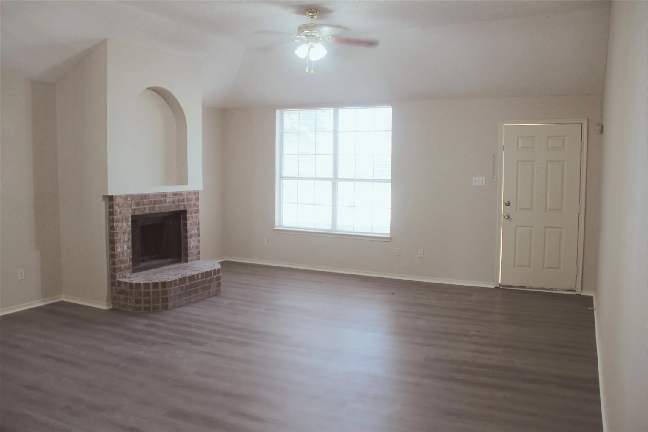 Single Family Residence For Rent in Tarrant County , 8140 Heritage Place Drive, Fort Worth, Texas 76137, 3 Bedroom, 2 Bathroom, 2 Garage spaces, 1,604 Sqft, built in 1995, mls#21374978, Real Estate Agent in Fort Worth, Homes For Rent in Tarrant county, Homes For Rent in Fort Worth, Realtor in Fort Worth Texas, Real Estate Brokerage Independent Realty Texas, Luminita Cordes Realtor