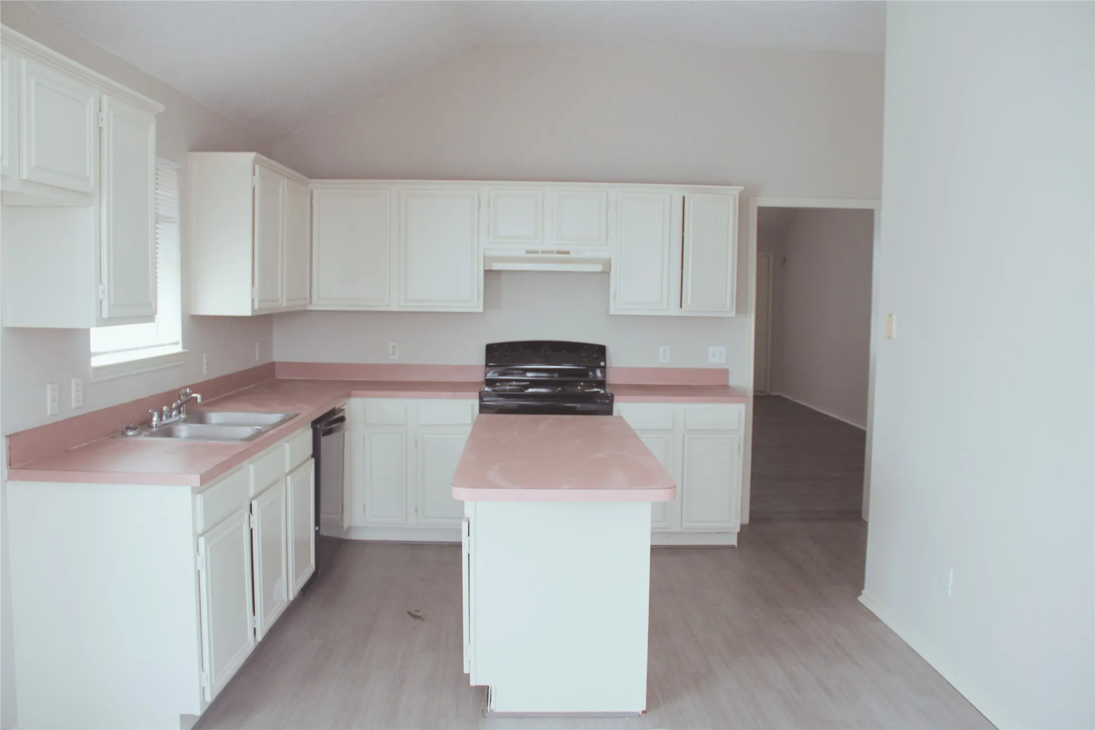 Single Family Residence For Rent in Tarrant County , 8140 Heritage Place Drive, Fort Worth, Texas 76137, 3 Bedroom, 2 Bathroom, 2 Garage spaces, 1,604 Sqft, built in 1995, mls#21374978, Real Estate Agent in Fort Worth, Homes For Rent in Tarrant county, Homes For Rent in Fort Worth, Realtor in Fort Worth Texas, Real Estate Brokerage Independent Realty Texas, Luminita Cordes Realtor