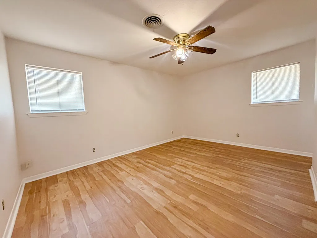 Single Family Residence For Rent in Tarrant County , 5720 Walla Avenue, Fort Worth, Texas 76133, 3 Bedroom, 2 Bathroom, 2 Garage spaces, 1,800 Sqft, built in 1957, mls#21375021, Real Estate Agent in Fort Worth, Homes For Rent in Tarrant county, Homes For Rent in Fort Worth, Realtor in Fort Worth Texas, Real Estate Brokerage Independent Realty Texas, Luminita Cordes Realtor