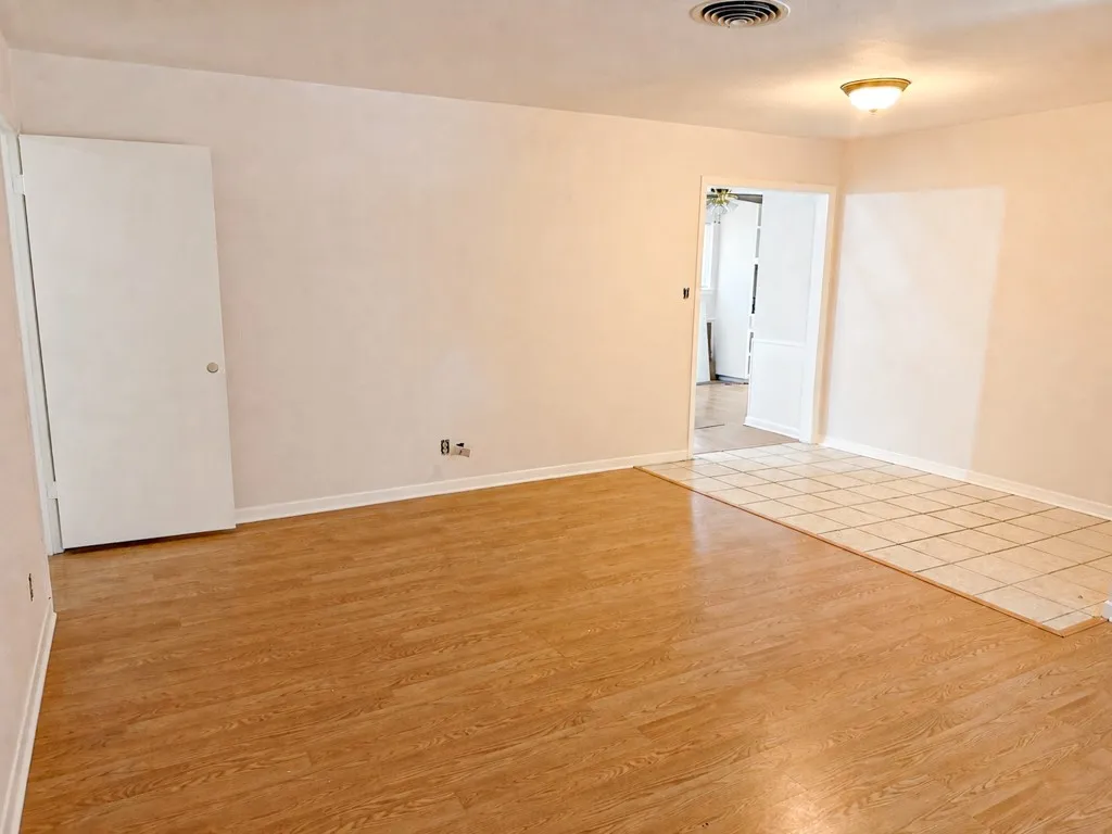 Single Family Residence For Rent in Tarrant County , 5720 Walla Avenue, Fort Worth, Texas 76133, 3 Bedroom, 2 Bathroom, 2 Garage spaces, 1,800 Sqft, built in 1957, mls#21375021, Real Estate Agent in Fort Worth, Homes For Rent in Tarrant county, Homes For Rent in Fort Worth, Realtor in Fort Worth Texas, Real Estate Brokerage Independent Realty Texas, Luminita Cordes Realtor
