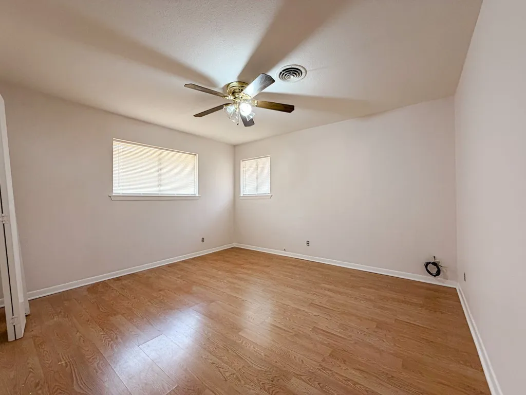 Single Family Residence For Rent in Tarrant County , 5720 Walla Avenue, Fort Worth, Texas 76133, 3 Bedroom, 2 Bathroom, 2 Garage spaces, 1,800 Sqft, built in 1957, mls#21375021, Real Estate Agent in Fort Worth, Homes For Rent in Tarrant county, Homes For Rent in Fort Worth, Realtor in Fort Worth Texas, Real Estate Brokerage Independent Realty Texas, Luminita Cordes Realtor