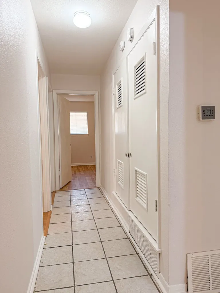 Single Family Residence For Rent in Tarrant County , 5720 Walla Avenue, Fort Worth, Texas 76133, 3 Bedroom, 2 Bathroom, 2 Garage spaces, 1,800 Sqft, built in 1957, mls#21375021, Real Estate Agent in Fort Worth, Homes For Rent in Tarrant county, Homes For Rent in Fort Worth, Realtor in Fort Worth Texas, Real Estate Brokerage Independent Realty Texas, Luminita Cordes Realtor