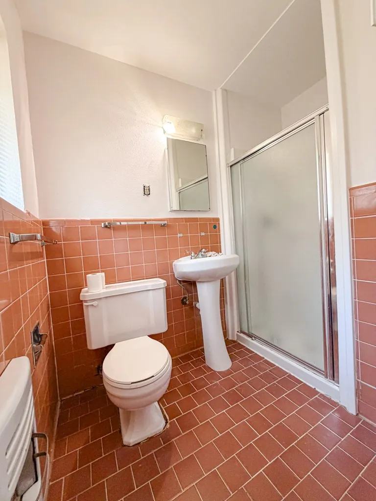 Single Family Residence For Rent in Tarrant County , 5720 Walla Avenue, Fort Worth, Texas 76133, 3 Bedroom, 2 Bathroom, 2 Garage spaces, 1,800 Sqft, built in 1957, mls#21375021, Real Estate Agent in Fort Worth, Homes For Rent in Tarrant county, Homes For Rent in Fort Worth, Realtor in Fort Worth Texas, Real Estate Brokerage Independent Realty Texas, Luminita Cordes Realtor