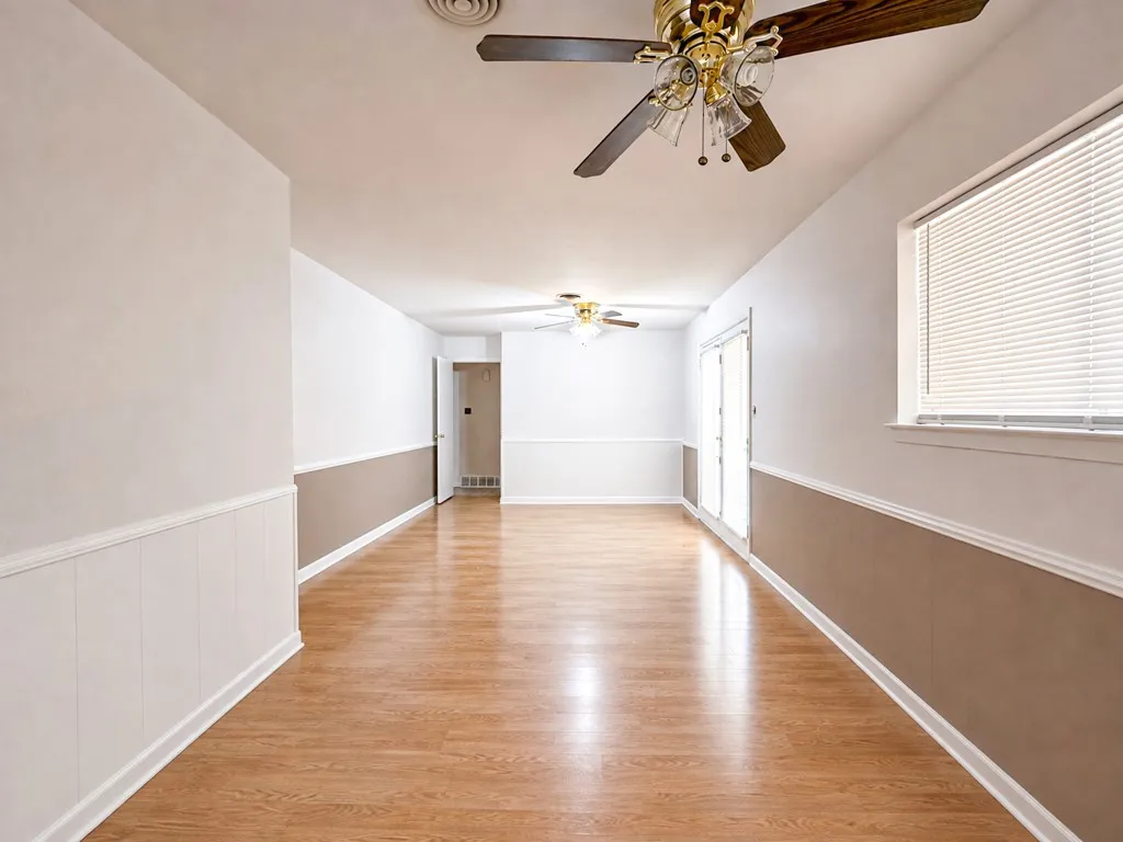 Single Family Residence For Rent in Tarrant County , 5720 Walla Avenue, Fort Worth, Texas 76133, 3 Bedroom, 2 Bathroom, 2 Garage spaces, 1,800 Sqft, built in 1957, mls#21375021, Real Estate Agent in Fort Worth, Homes For Rent in Tarrant county, Homes For Rent in Fort Worth, Realtor in Fort Worth Texas, Real Estate Brokerage Independent Realty Texas, Luminita Cordes Realtor