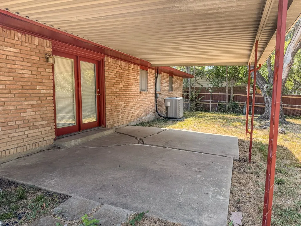 Single Family Residence For Rent in Tarrant County , 5720 Walla Avenue, Fort Worth, Texas 76133, 3 Bedroom, 2 Bathroom, 2 Garage spaces, 1,800 Sqft, built in 1957, mls#21375021, Real Estate Agent in Fort Worth, Homes For Rent in Tarrant county, Homes For Rent in Fort Worth, Realtor in Fort Worth Texas, Real Estate Brokerage Independent Realty Texas, Luminita Cordes Realtor
