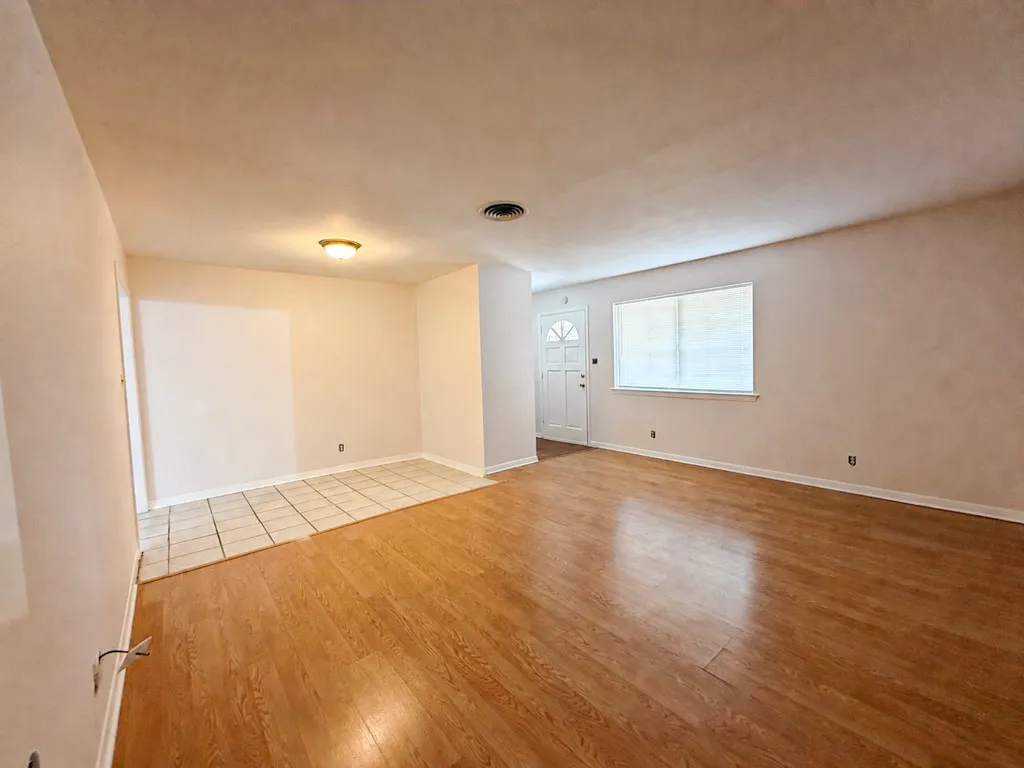 Single Family Residence For Rent in Tarrant County , 5720 Walla Avenue, Fort Worth, Texas 76133, 3 Bedroom, 2 Bathroom, 2 Garage spaces, 1,800 Sqft, built in 1957, mls#21375021, Real Estate Agent in Fort Worth, Homes For Rent in Tarrant county, Homes For Rent in Fort Worth, Realtor in Fort Worth Texas, Real Estate Brokerage Independent Realty Texas, Luminita Cordes Realtor