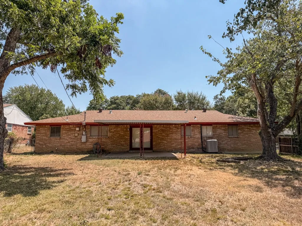 Single Family Residence For Rent in Tarrant County , 5720 Walla Avenue, Fort Worth, Texas 76133, 3 Bedroom, 2 Bathroom, 2 Garage spaces, 1,800 Sqft, built in 1957, mls#21375021, Real Estate Agent in Fort Worth, Homes For Rent in Tarrant county, Homes For Rent in Fort Worth, Realtor in Fort Worth Texas, Real Estate Brokerage Independent Realty Texas, Luminita Cordes Realtor