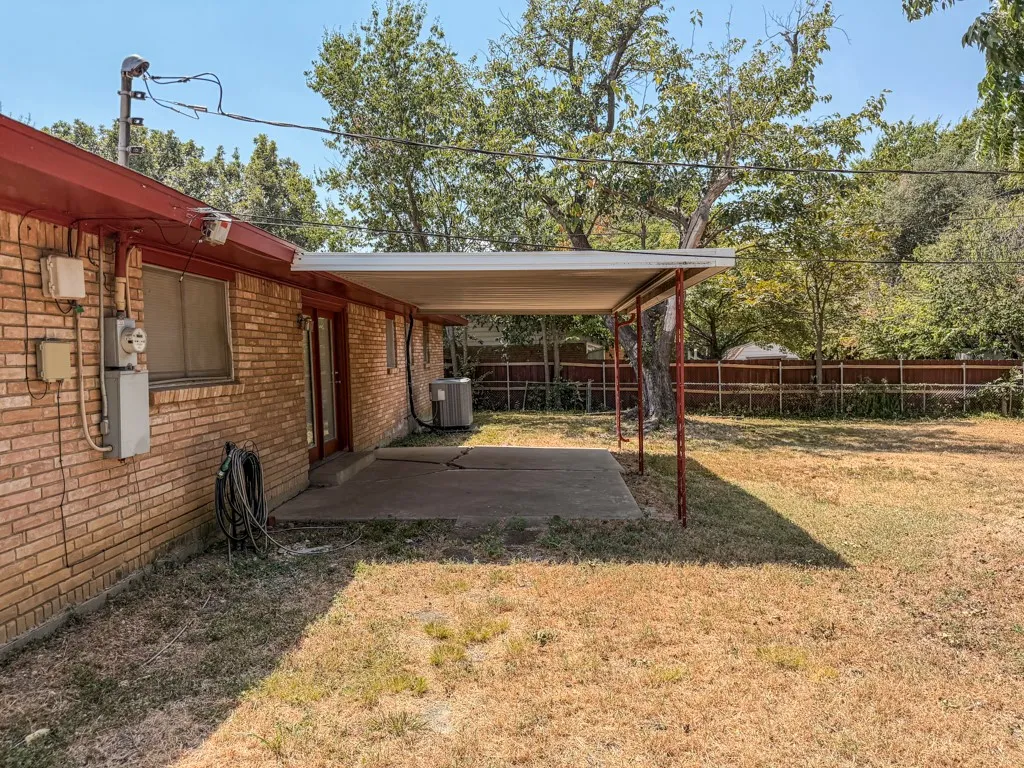 Single Family Residence For Rent in Tarrant County , 5720 Walla Avenue, Fort Worth, Texas 76133, 3 Bedroom, 2 Bathroom, 2 Garage spaces, 1,800 Sqft, built in 1957, mls#21375021, Real Estate Agent in Fort Worth, Homes For Rent in Tarrant county, Homes For Rent in Fort Worth, Realtor in Fort Worth Texas, Real Estate Brokerage Independent Realty Texas, Luminita Cordes Realtor