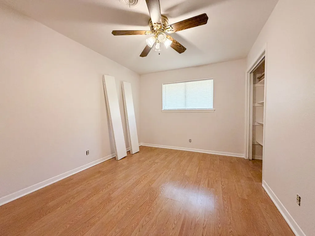 Single Family Residence For Rent in Tarrant County , 5720 Walla Avenue, Fort Worth, Texas 76133, 3 Bedroom, 2 Bathroom, 2 Garage spaces, 1,800 Sqft, built in 1957, mls#21375021, Real Estate Agent in Fort Worth, Homes For Rent in Tarrant county, Homes For Rent in Fort Worth, Realtor in Fort Worth Texas, Real Estate Brokerage Independent Realty Texas, Luminita Cordes Realtor