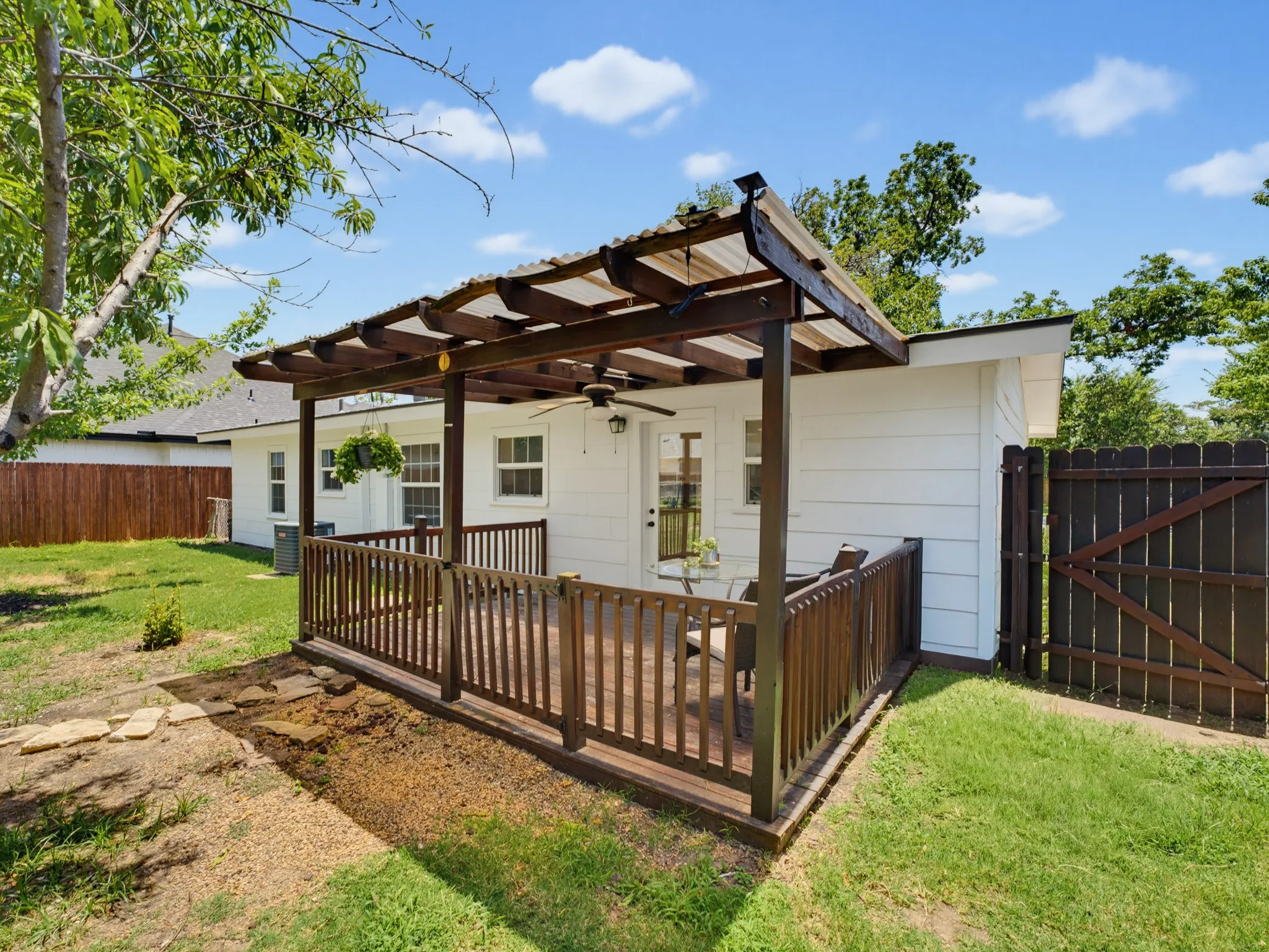 Single Family Residence For Sale in Tarrant County , 5852 Lyle Street, Westworth Village, Texas 76114, 4 Bedroom, 2 Bathroom, Garage spaces, 1,320 Sqft, built in 1954, mls#21375032, Real Estate Agent in Westworth Village, Homes For Sale in Tarrant county, Homes For Sale in Westworth Village, Realtor in Westworth Village Texas, Real Estate Brokerage Independent Realty Texas, Luminita Cordes Realtor