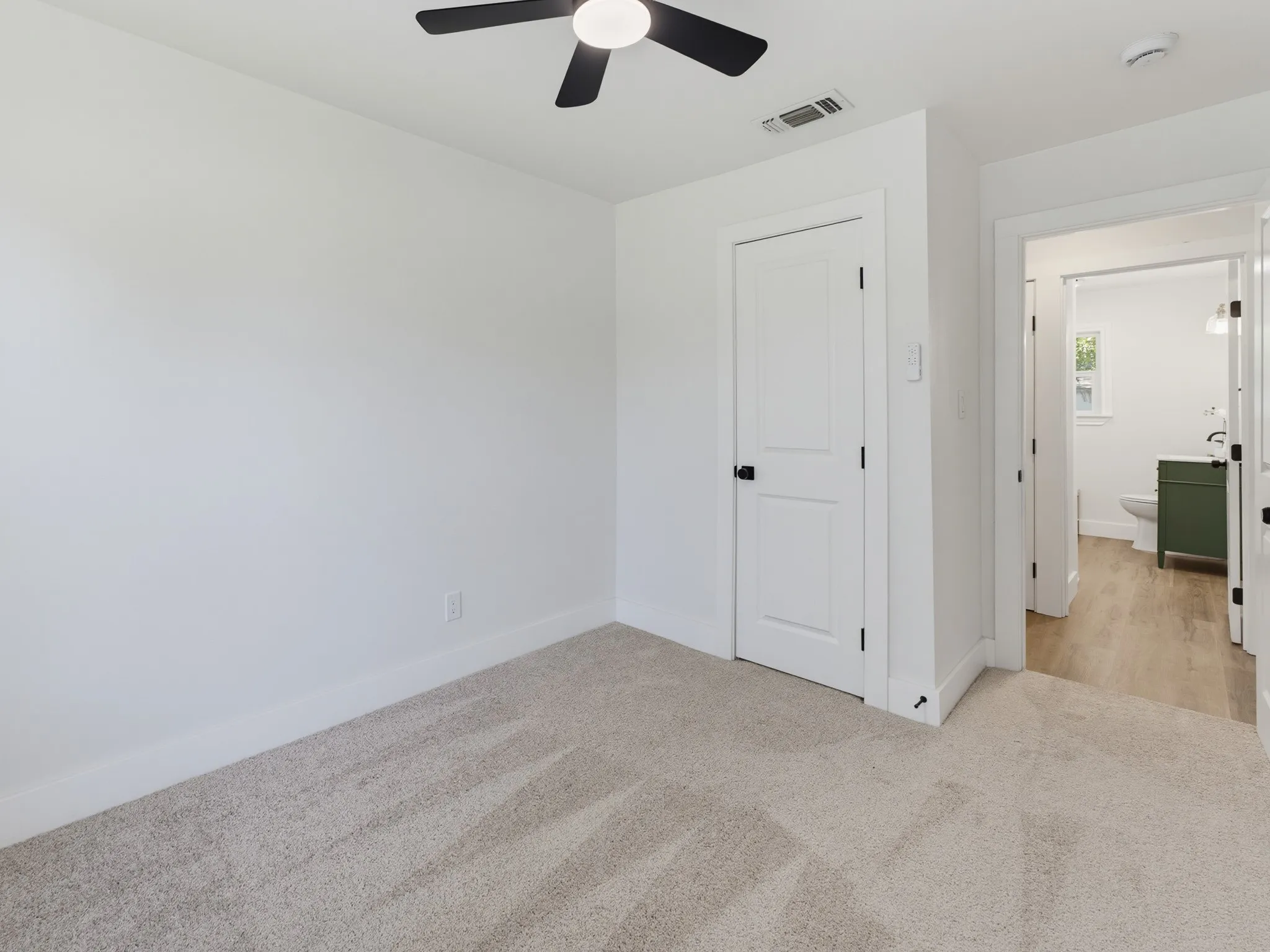 Single Family Residence For Sale in Tarrant County , 5852 Lyle Street, Westworth Village, Texas 76114, 4 Bedroom, 2 Bathroom, Garage spaces, 1,320 Sqft, built in 1954, mls#21375032, Real Estate Agent in Westworth Village, Homes For Sale in Tarrant county, Homes For Sale in Westworth Village, Realtor in Westworth Village Texas, Real Estate Brokerage Independent Realty Texas, Luminita Cordes Realtor