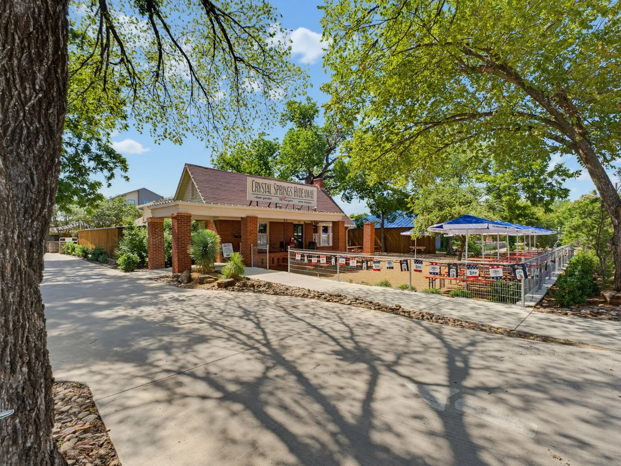 Single Family Residence For Sale in Tarrant County , 5852 Lyle Street, Westworth Village, Texas 76114, 4 Bedroom, 2 Bathroom, Garage spaces, 1,320 Sqft, built in 1954, mls#21375032, Real Estate Agent in Westworth Village, Homes For Sale in Tarrant county, Homes For Sale in Westworth Village, Realtor in Westworth Village Texas, Real Estate Brokerage Independent Realty Texas, Luminita Cordes Realtor