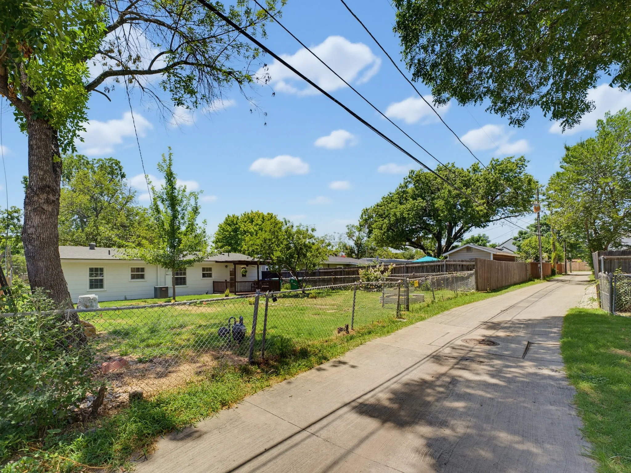 Single Family Residence For Sale in Tarrant County , 5852 Lyle Street, Westworth Village, Texas 76114, 4 Bedroom, 2 Bathroom, Garage spaces, 1,320 Sqft, built in 1954, mls#21375032, Real Estate Agent in Westworth Village, Homes For Sale in Tarrant county, Homes For Sale in Westworth Village, Realtor in Westworth Village Texas, Real Estate Brokerage Independent Realty Texas, Luminita Cordes Realtor