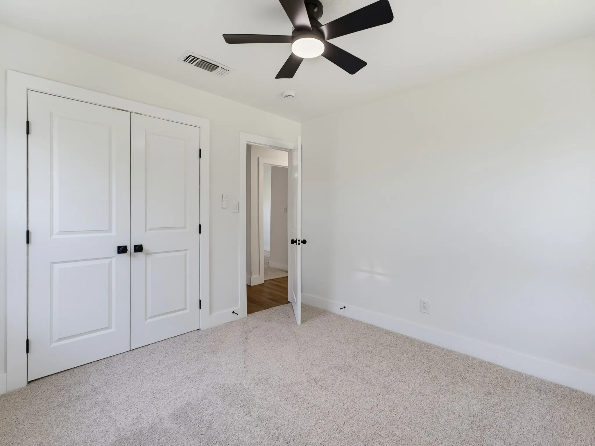 Single Family Residence For Sale in Tarrant County , 5852 Lyle Street, Westworth Village, Texas 76114, 4 Bedroom, 2 Bathroom, Garage spaces, 1,320 Sqft, built in 1954, mls#21375032, Real Estate Agent in Westworth Village, Homes For Sale in Tarrant county, Homes For Sale in Westworth Village, Realtor in Westworth Village Texas, Real Estate Brokerage Independent Realty Texas, Luminita Cordes Realtor