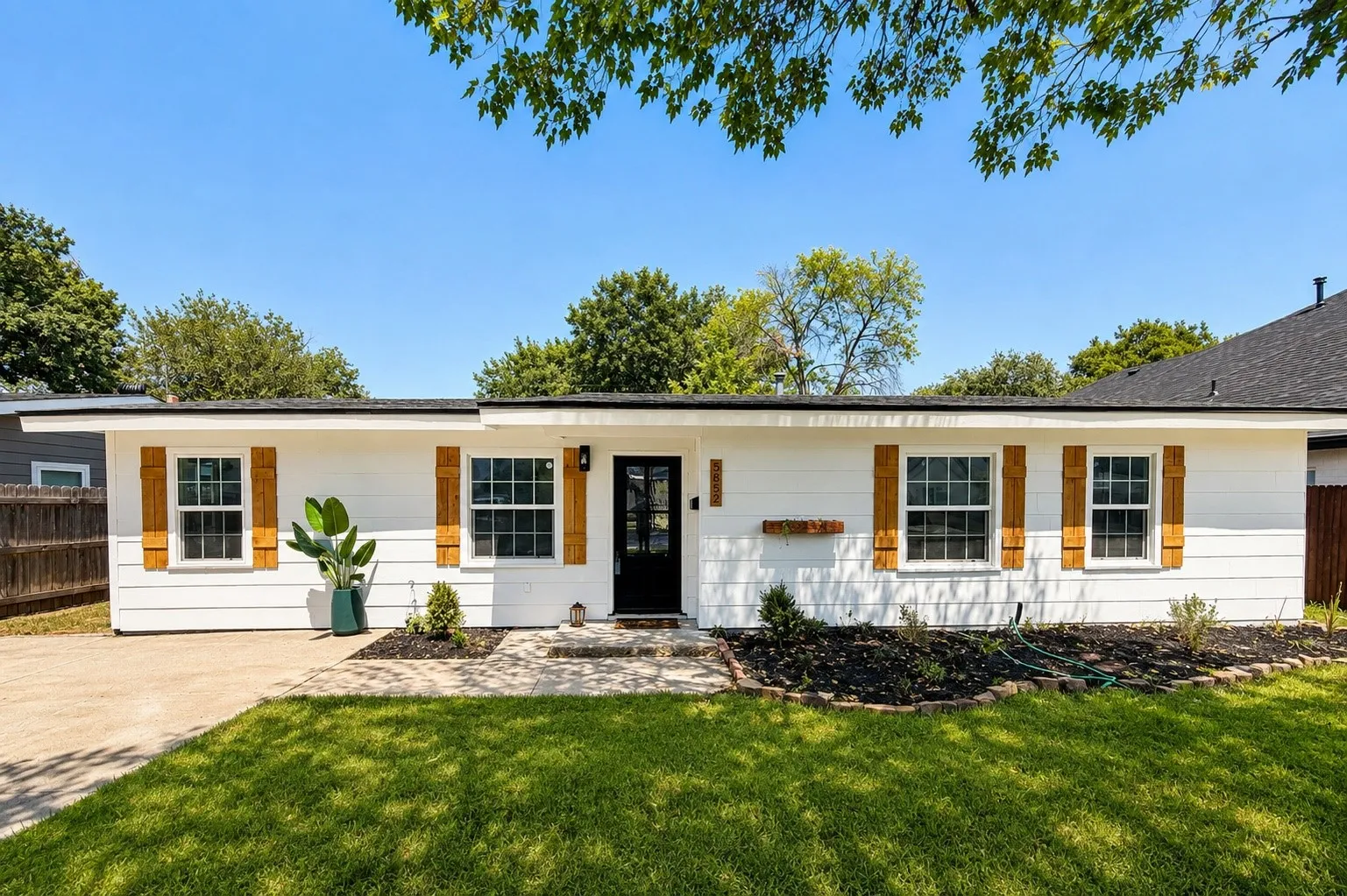 Single Family Residence For Sale in Tarrant County , 5852 Lyle Street, Westworth Village, Texas 76114, 4 Bedroom, 2 Bathroom, Garage spaces, 1,320 Sqft, built in 1954, mls#21375032, Real Estate Agent in Westworth Village, Homes For Sale in Tarrant county, Homes For Sale in Westworth Village, Realtor in Westworth Village Texas, Real Estate Brokerage Independent Realty Texas, Luminita Cordes Realtor
