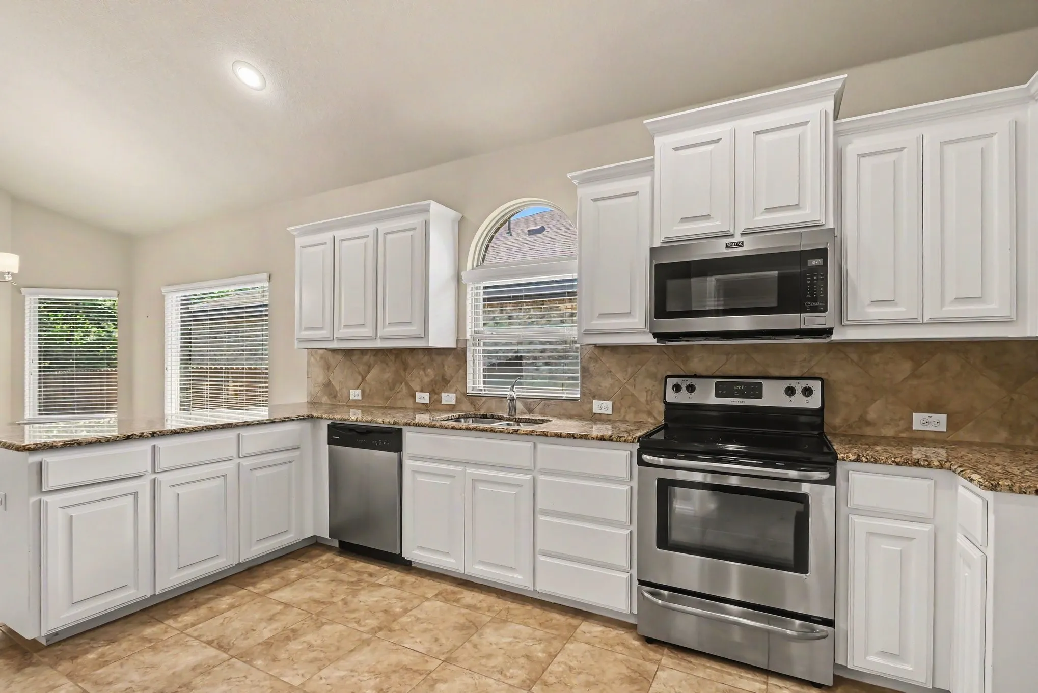 Single Family Residence For Sale in Parker County , 1232 Scott Drive, Weatherford, Texas 76087, 3 Bedroom, 2 Bathroom, 2 Garage spaces, 1,823 Sqft, built in 2016, mls#21374439, Real Estate Agent in Weatherford, Homes For Sale in Parker county, Homes For Sale in Weatherford, Realtor in Weatherford Texas, Real Estate Brokerage Independent Realty Texas, Luminita Cordes Realtor